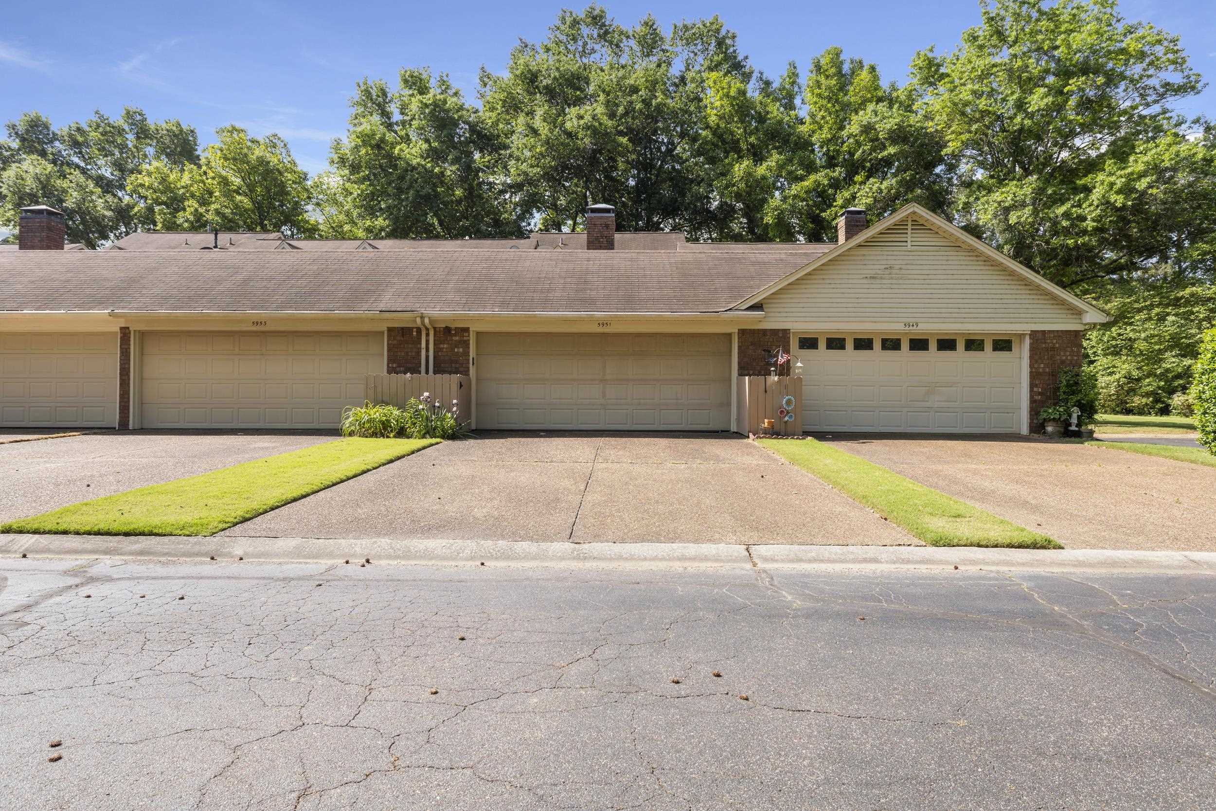 5951 Blakeview Dr Property Photo 32