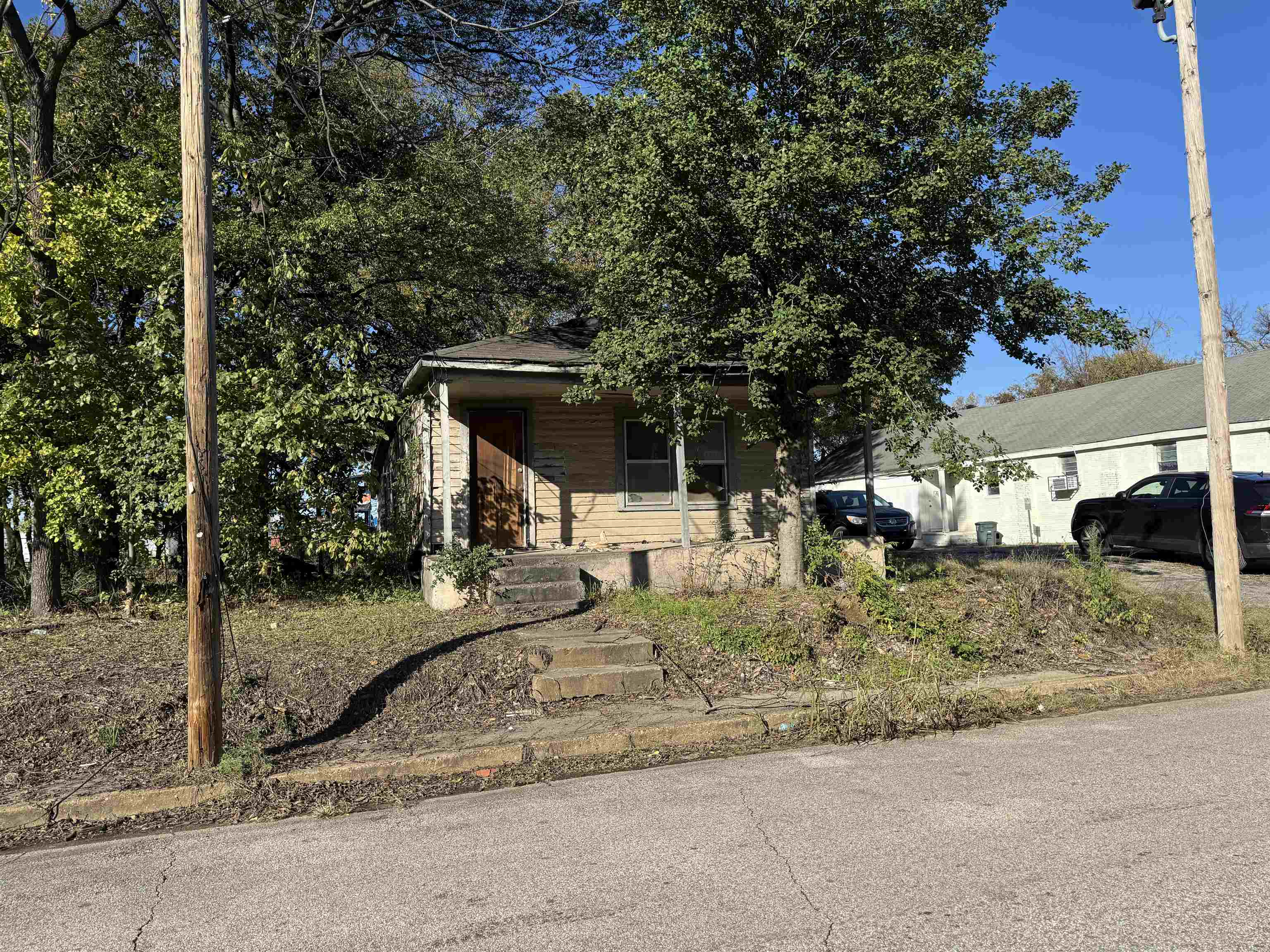 1327 Nicholas St Property Photo 1