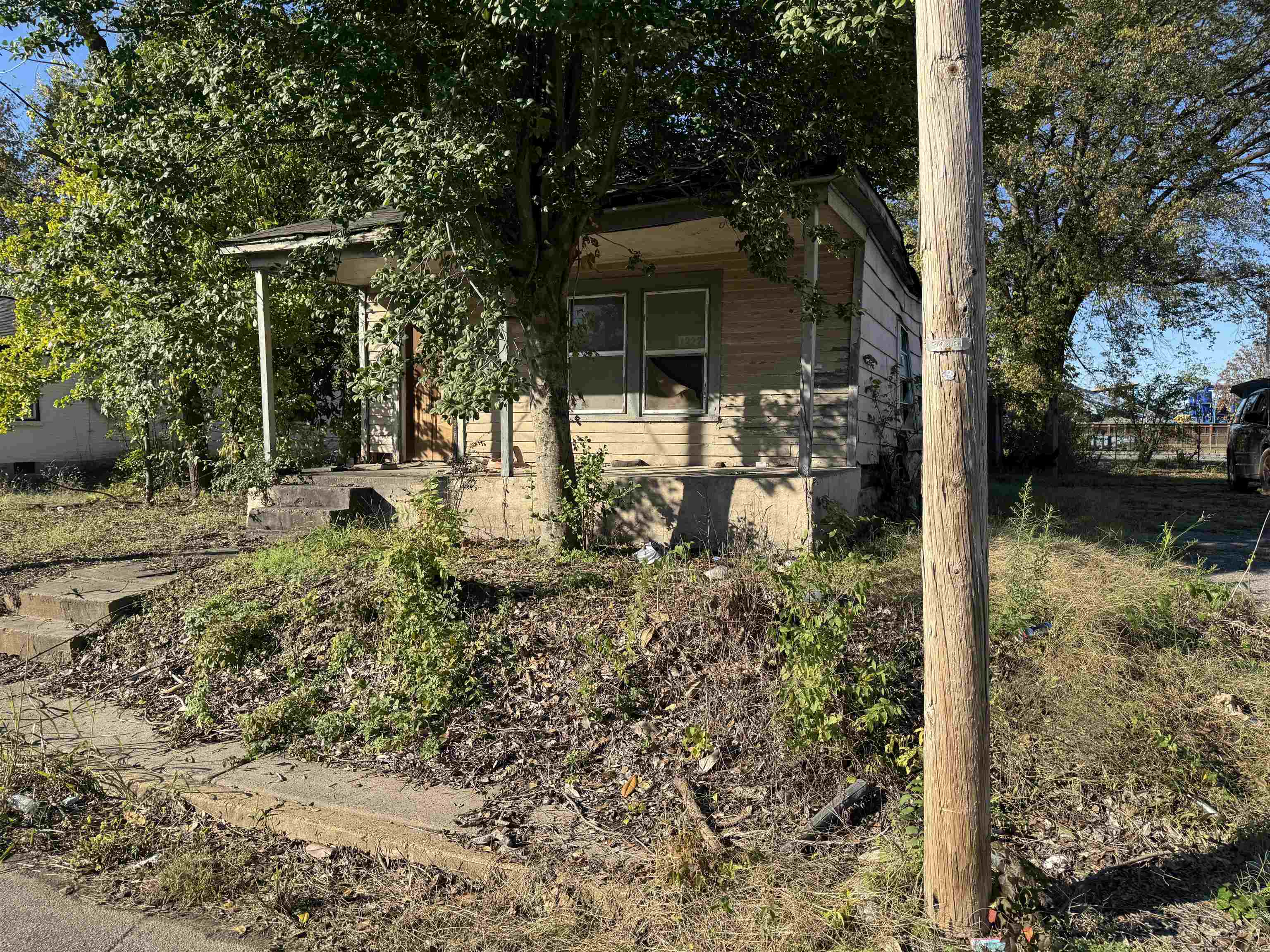 1327 Nicholas St Property Photo 2