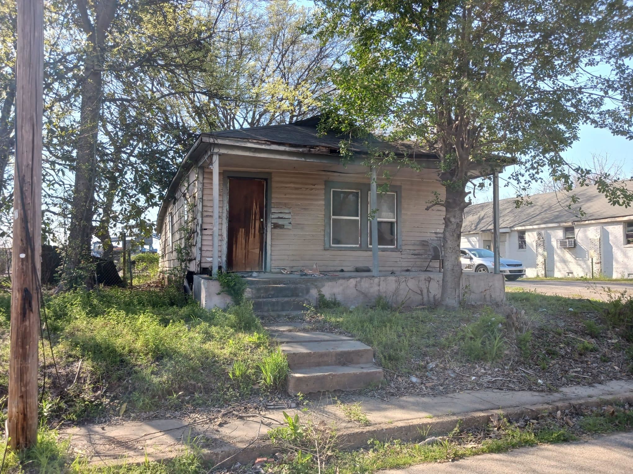 1327 Nicholas St Property Photo 5