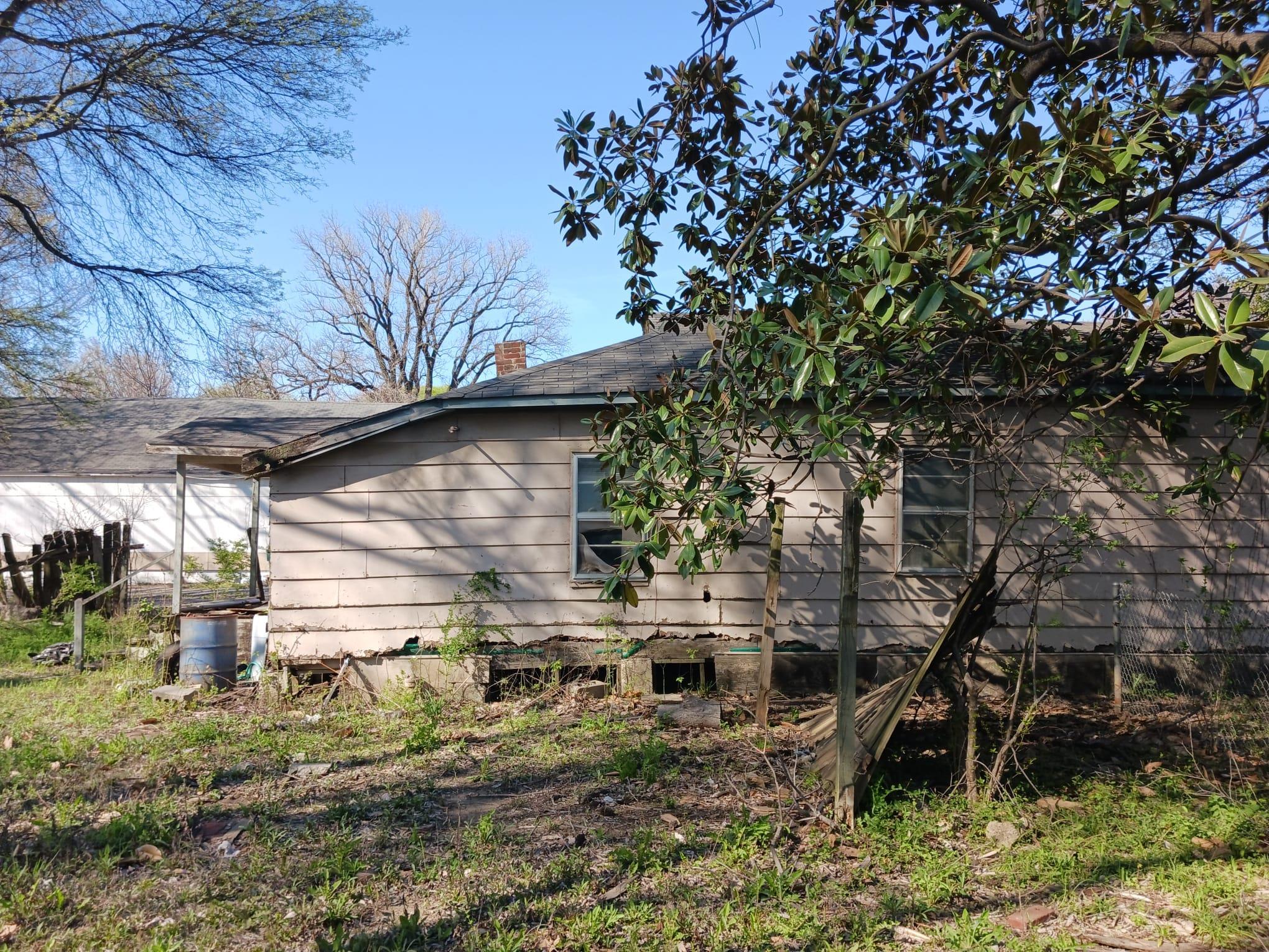 1327 Nicholas St Property Photo 6