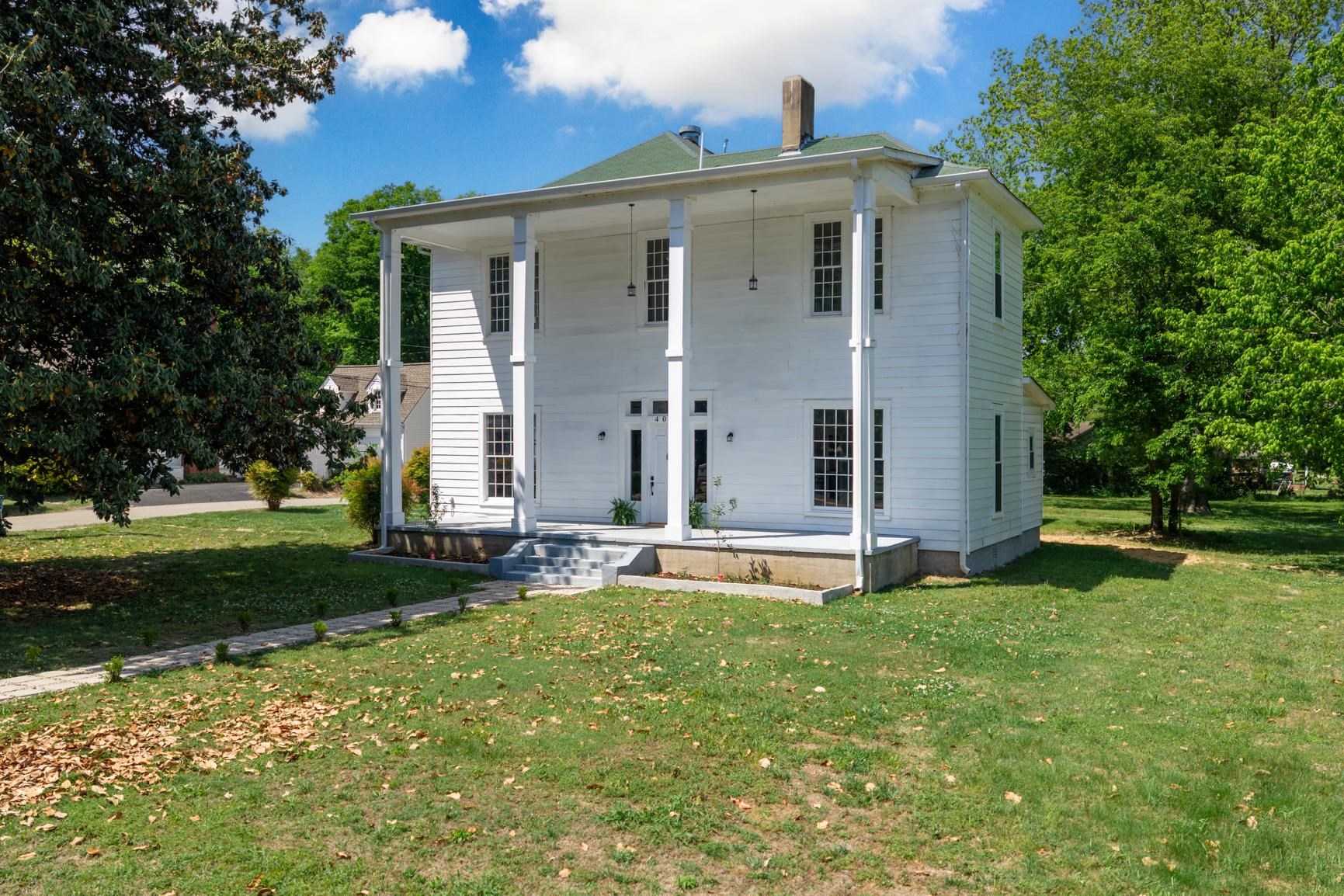404 LIBERTY AVE E