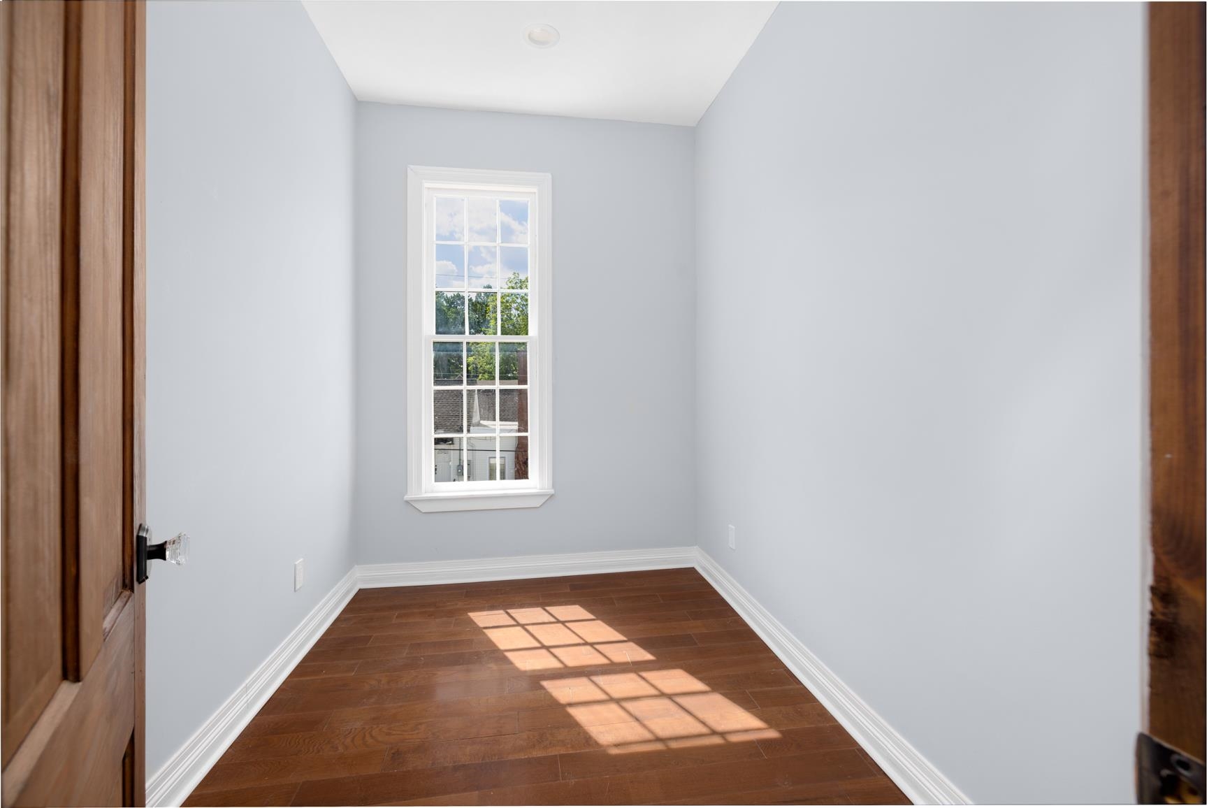 404 Liberty Ave E Property Photo 24