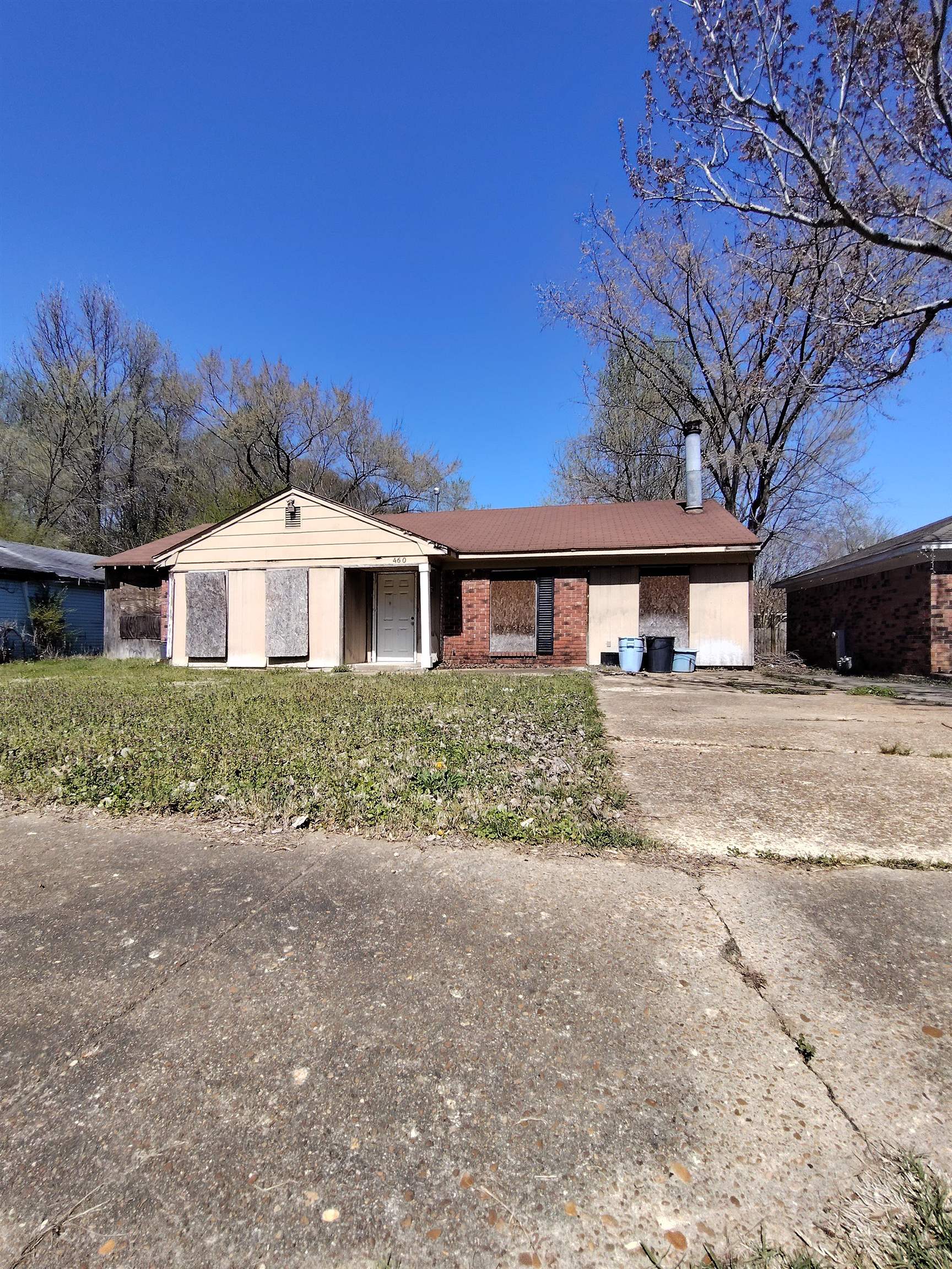 460 FOX VALLEY DR Property Photo 1