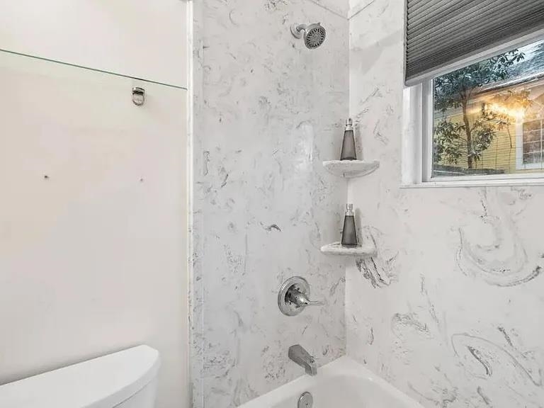 2552 Everett Ave Property Photo 4