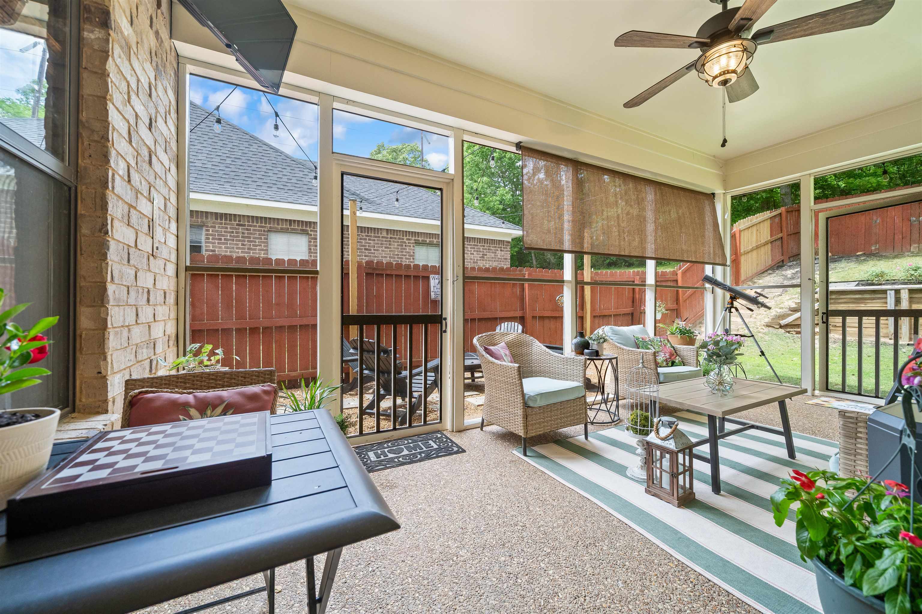 385 Garden Springs Dr Property Photo 5