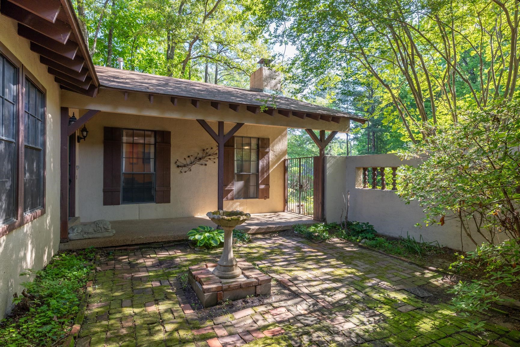 35 Vine Grove Ln Property Photo 6