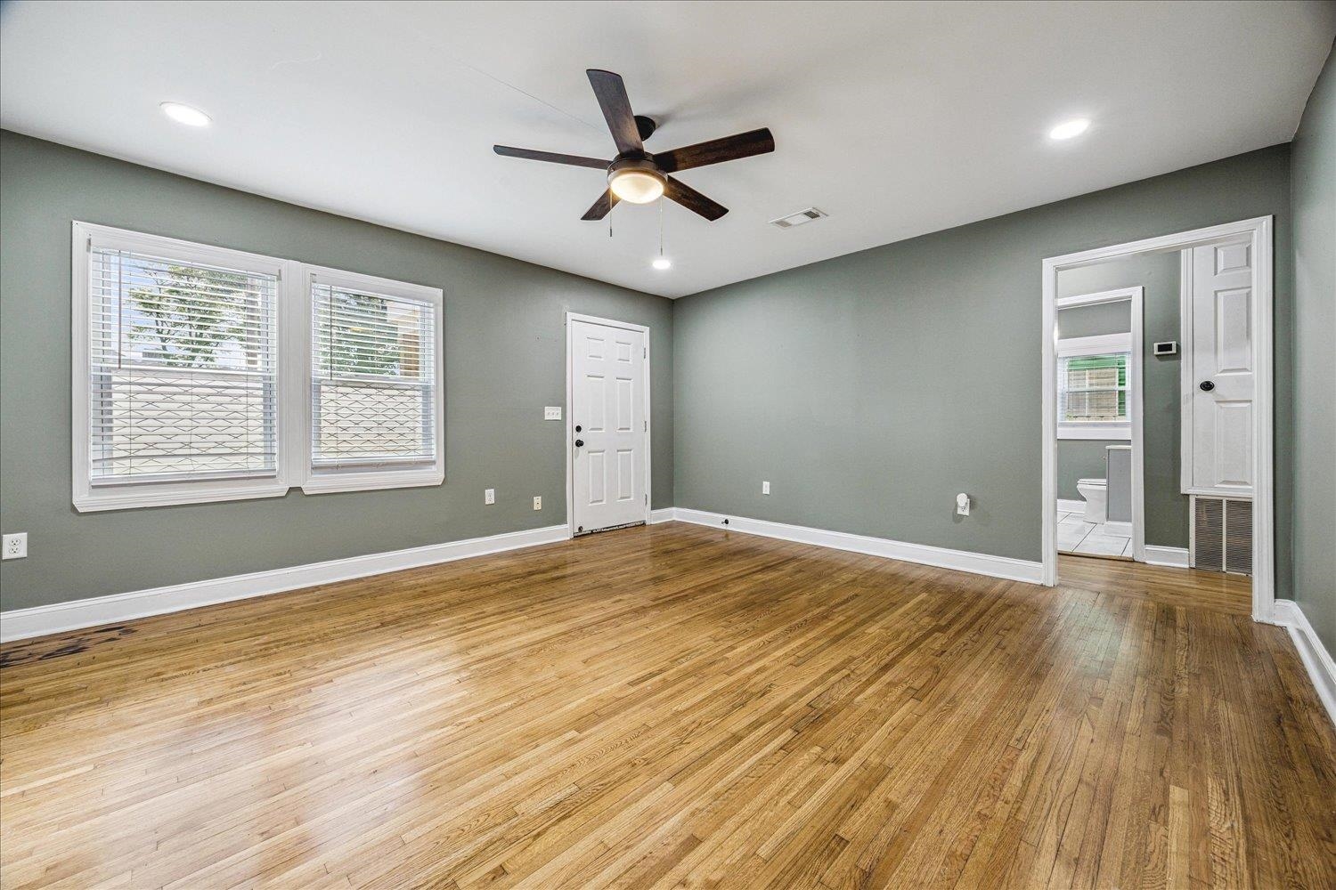 193 N Hollywood St Property Photo 6