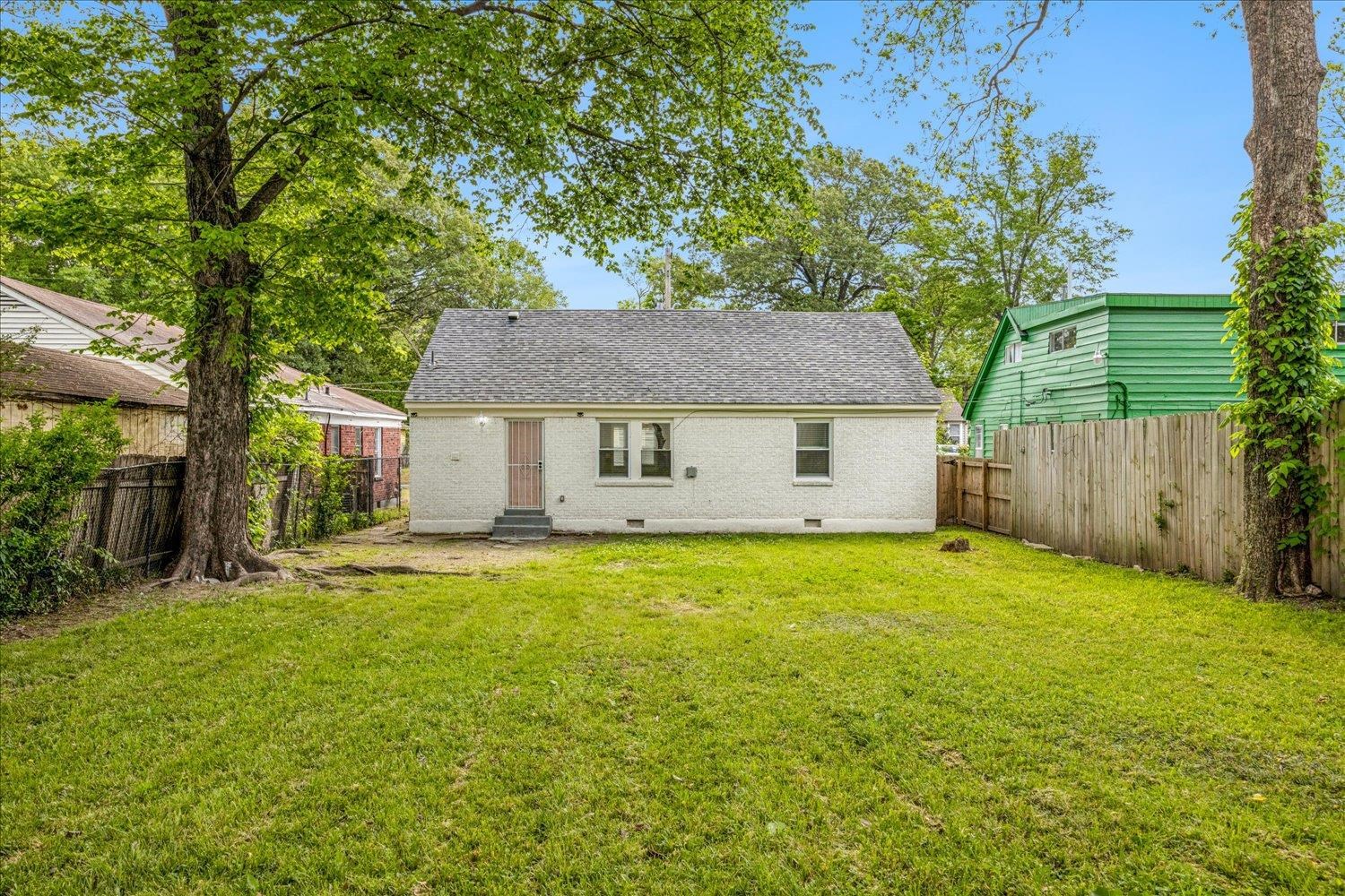 193 N Hollywood St Property Photo 22