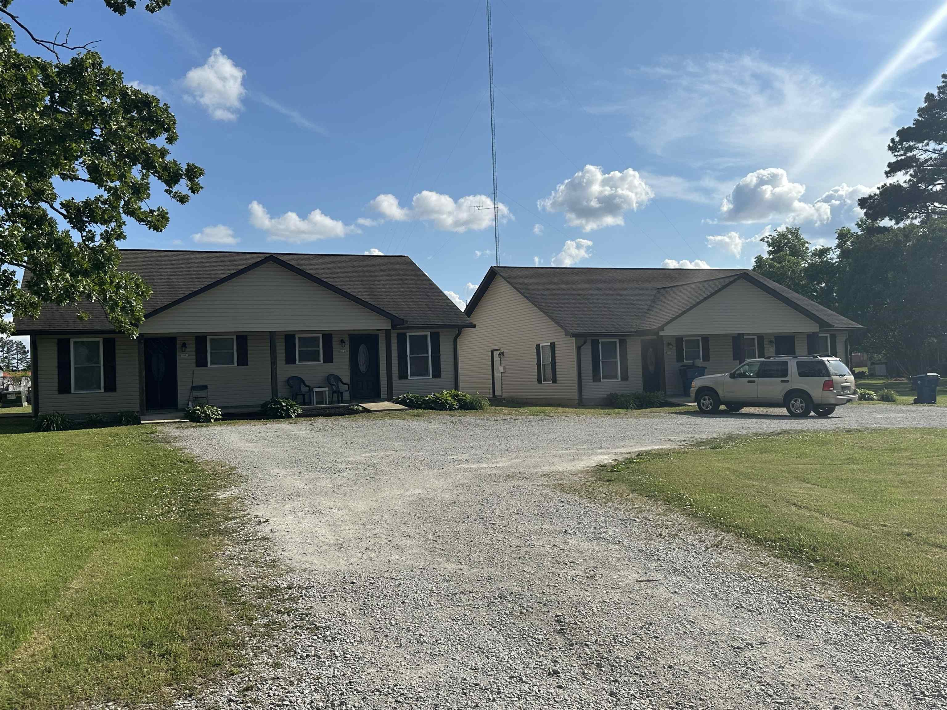 207AB, 209AB WILLOW DR 207A, 207B, 209A, 209B Property Photo 1