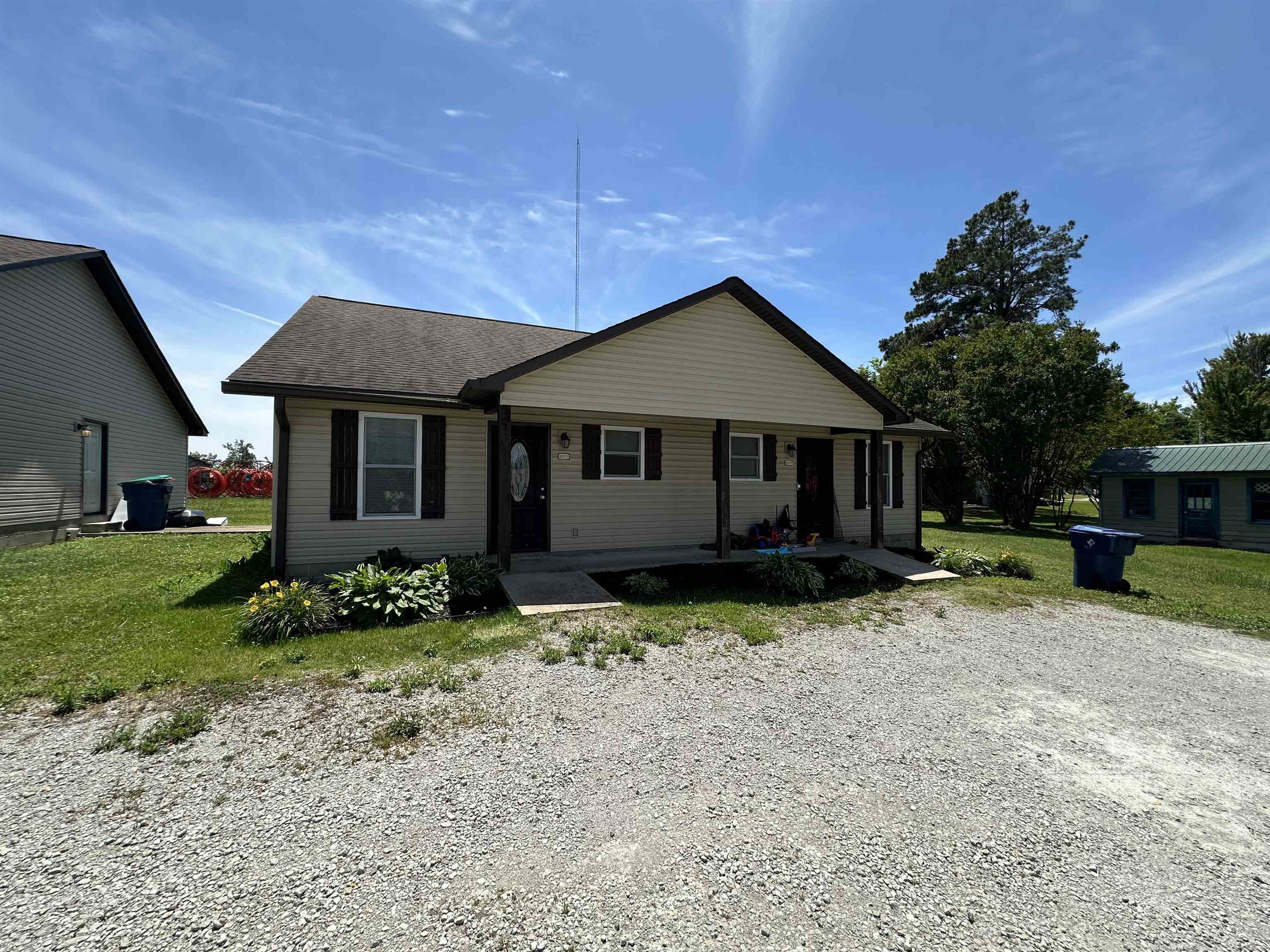 207ab, 209ab Willow Dr 207a, 207b, 209a, 209b Property Photo 4