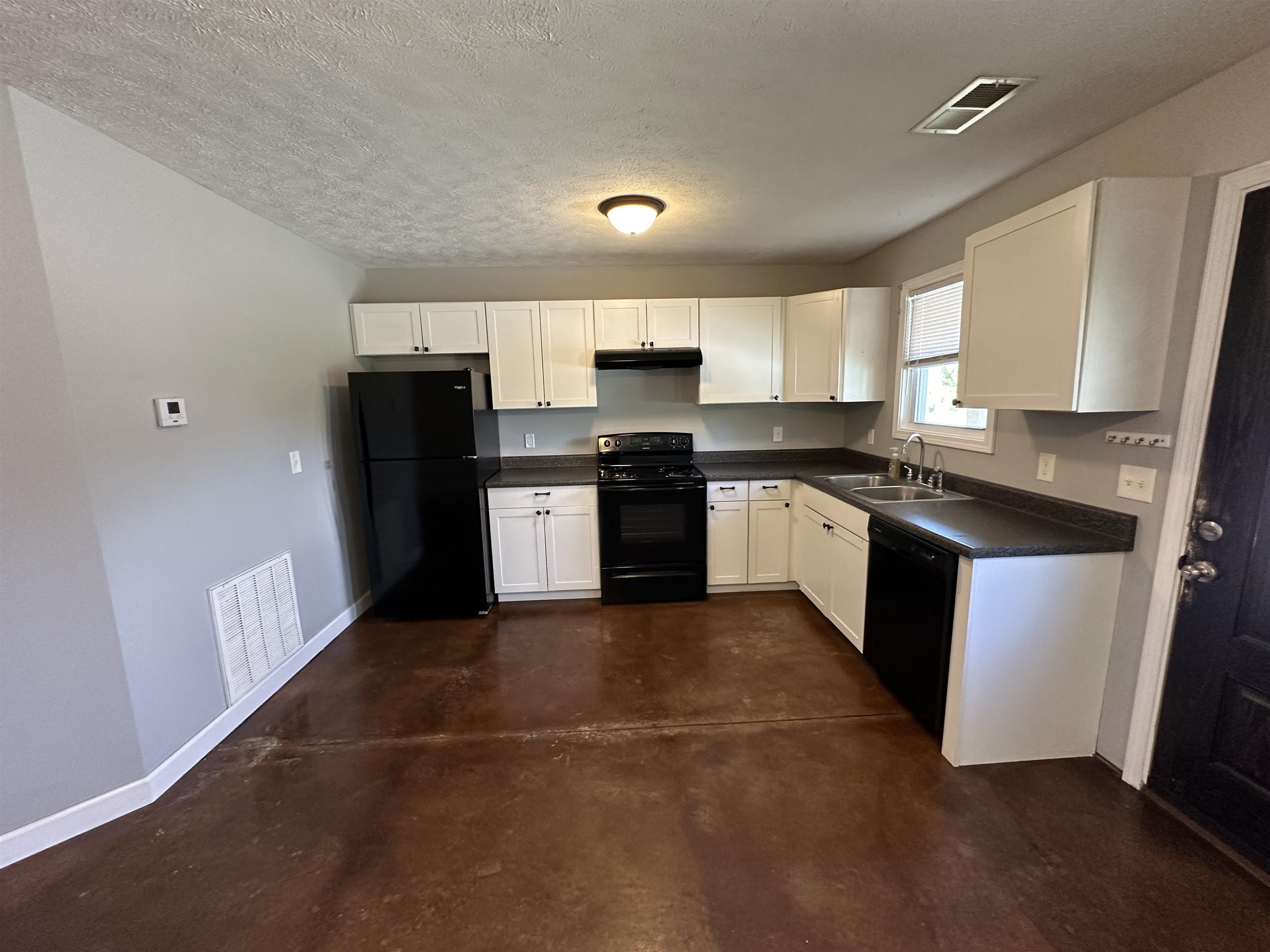 207ab, 209ab Willow Dr 207a, 207b, 209a, 209b Property Photo 6