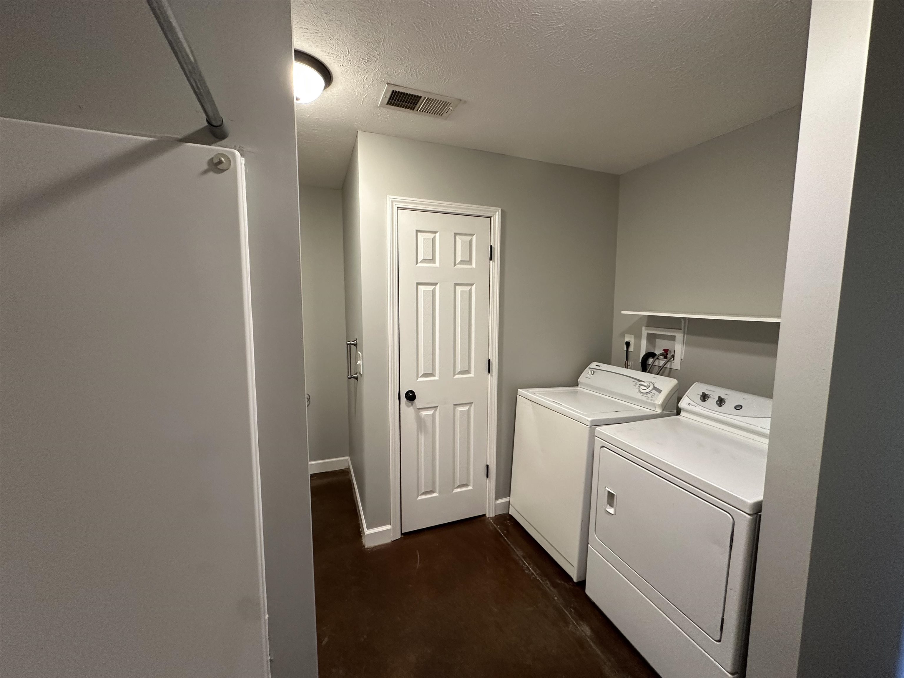 207ab, 209ab Willow Dr 207a, 207b, 209a, 209b Property Photo 7