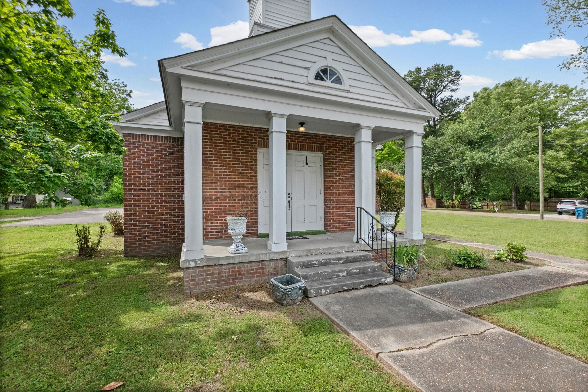 1613 S College St Property Photo 4