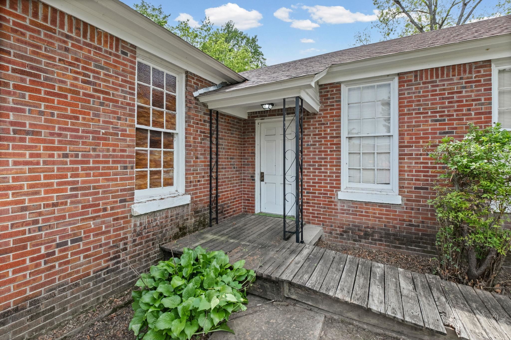 1613 S College St Property Photo 5