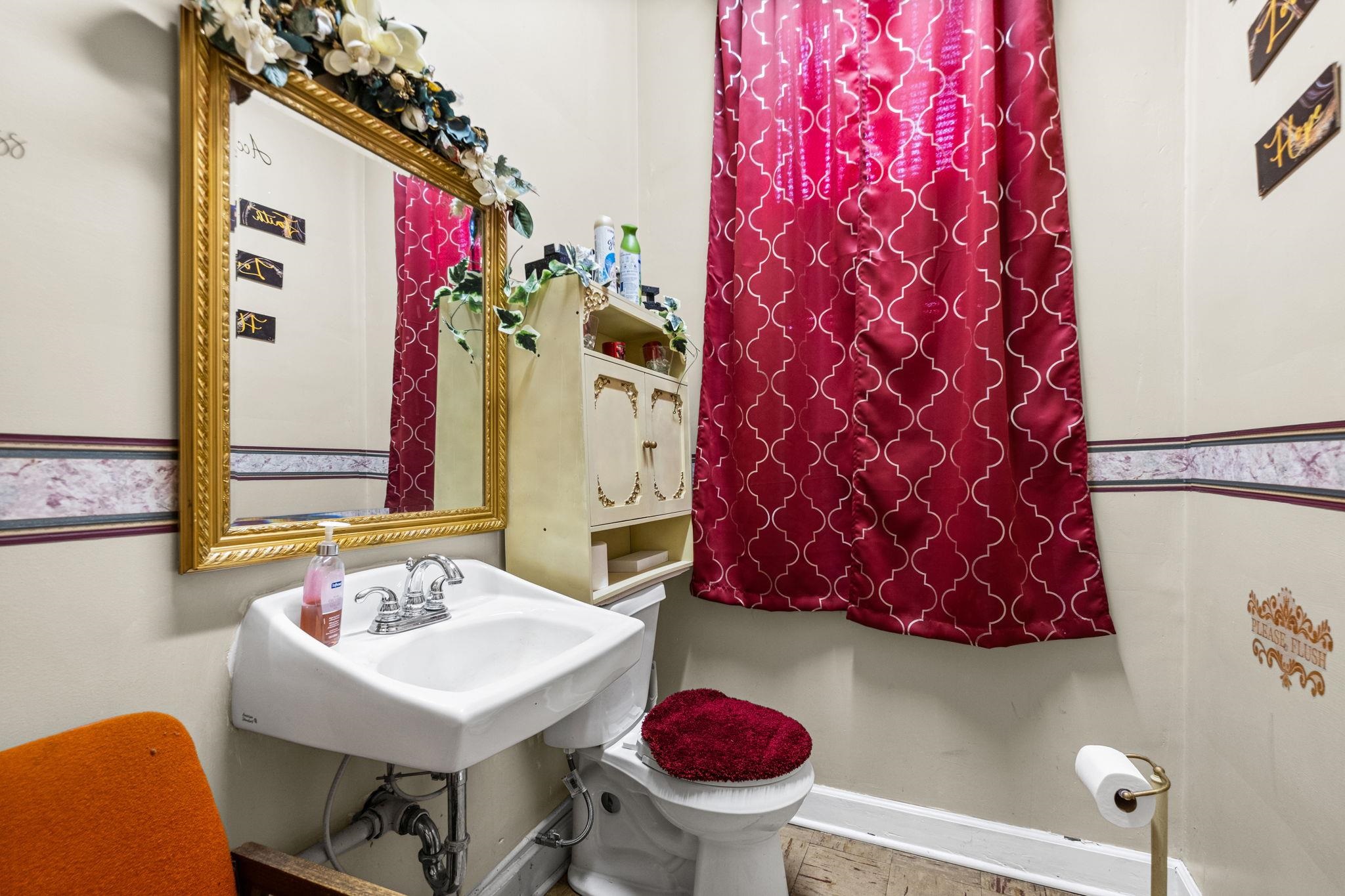 1613 S College St Property Photo 14