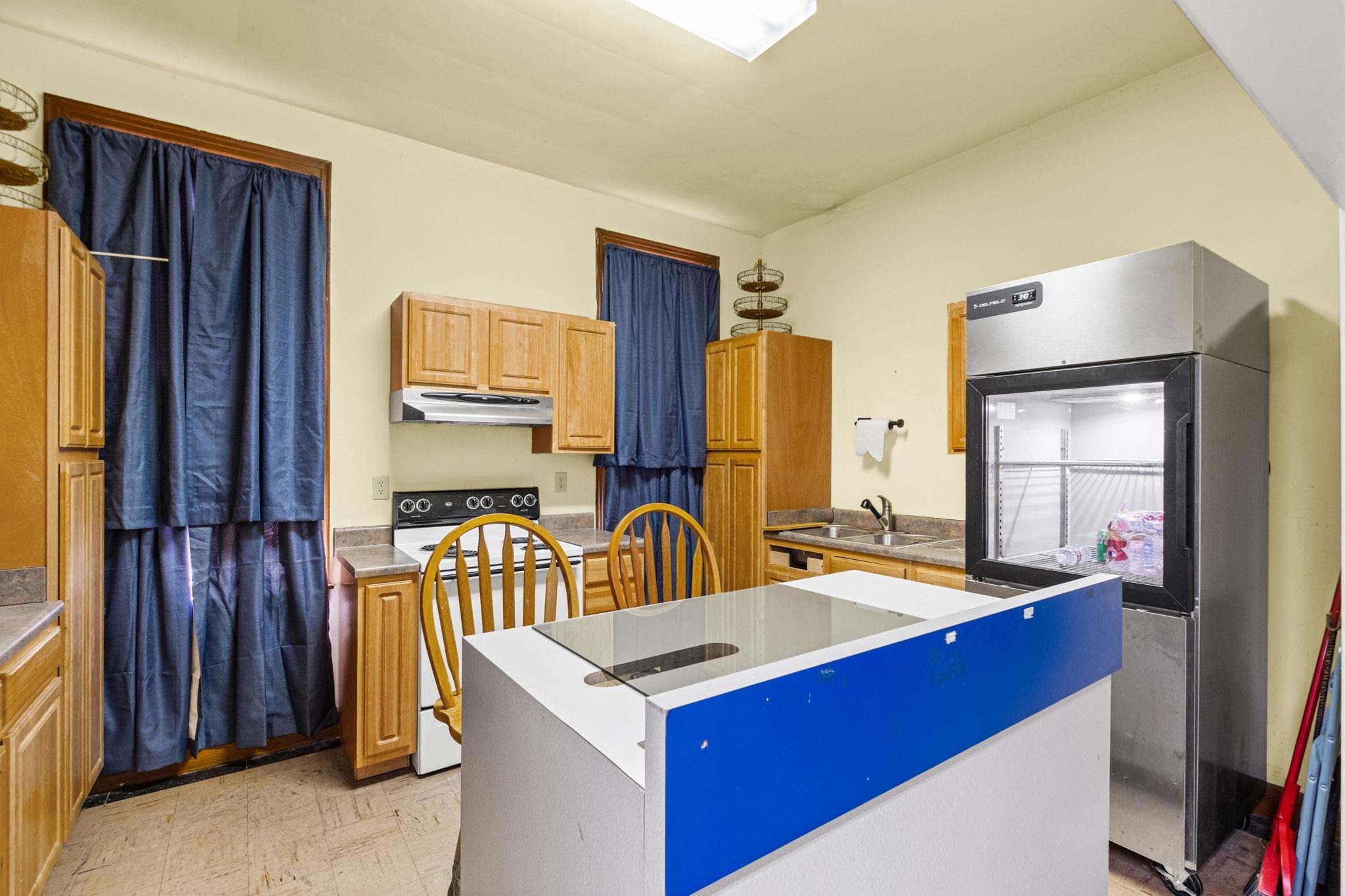 1613 S College St Property Photo 16