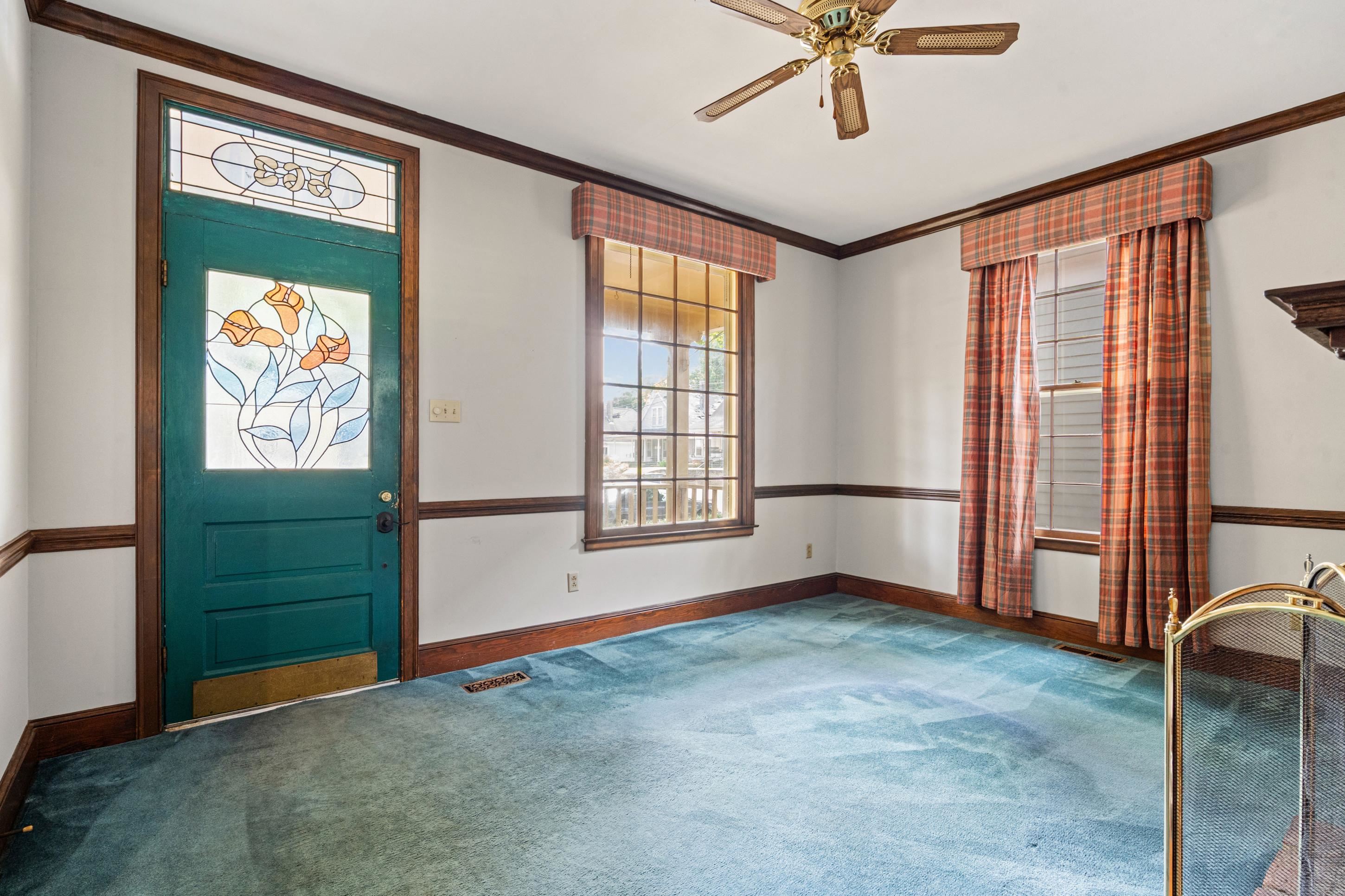 563 Summitt St Property Photo 3