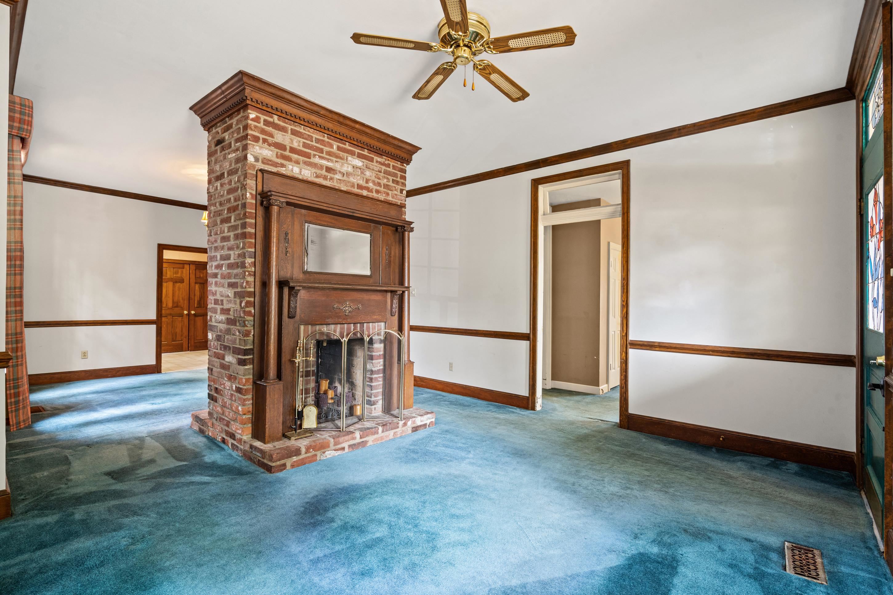563 Summitt St Property Photo 5