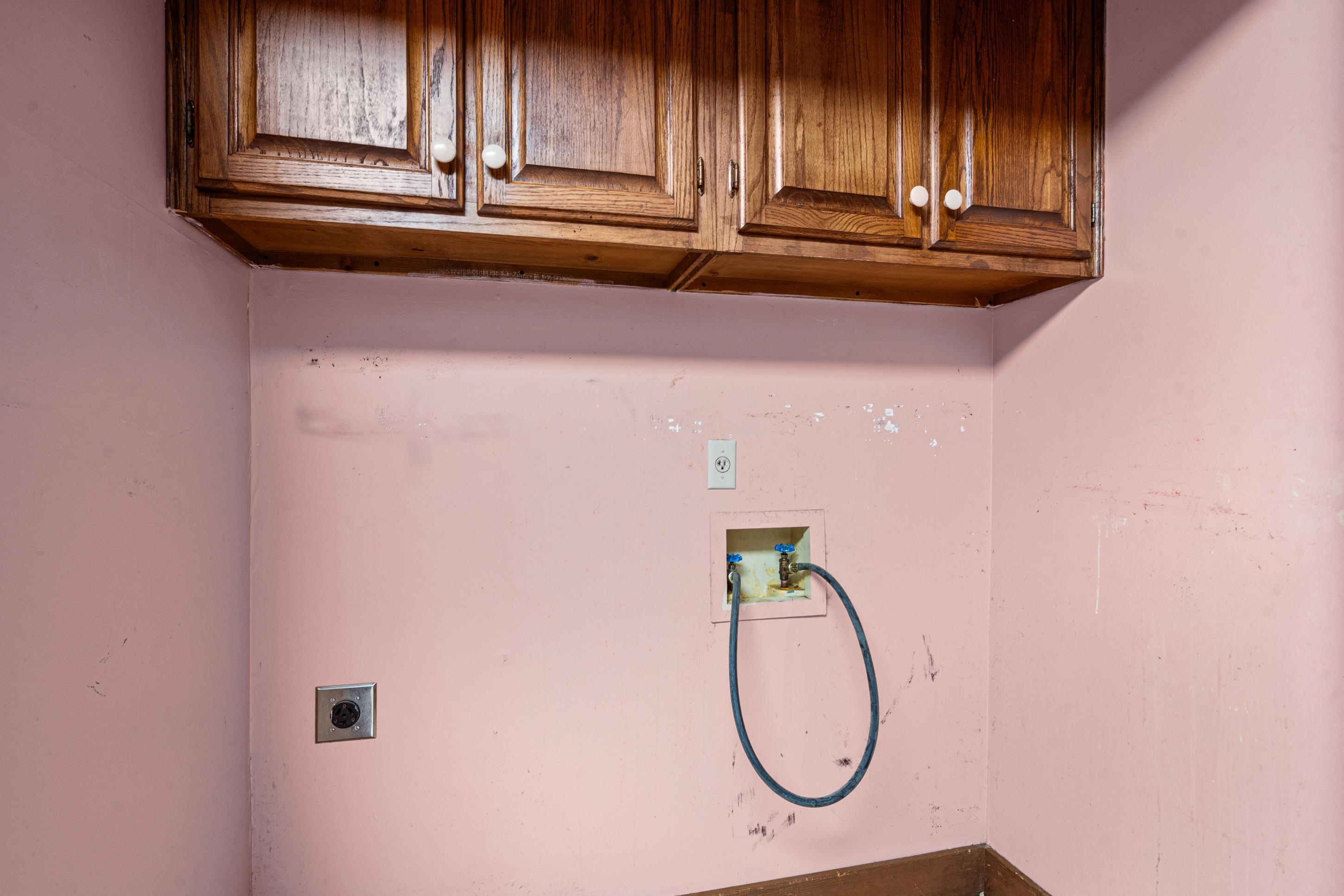 563 Summitt St Property Photo 9