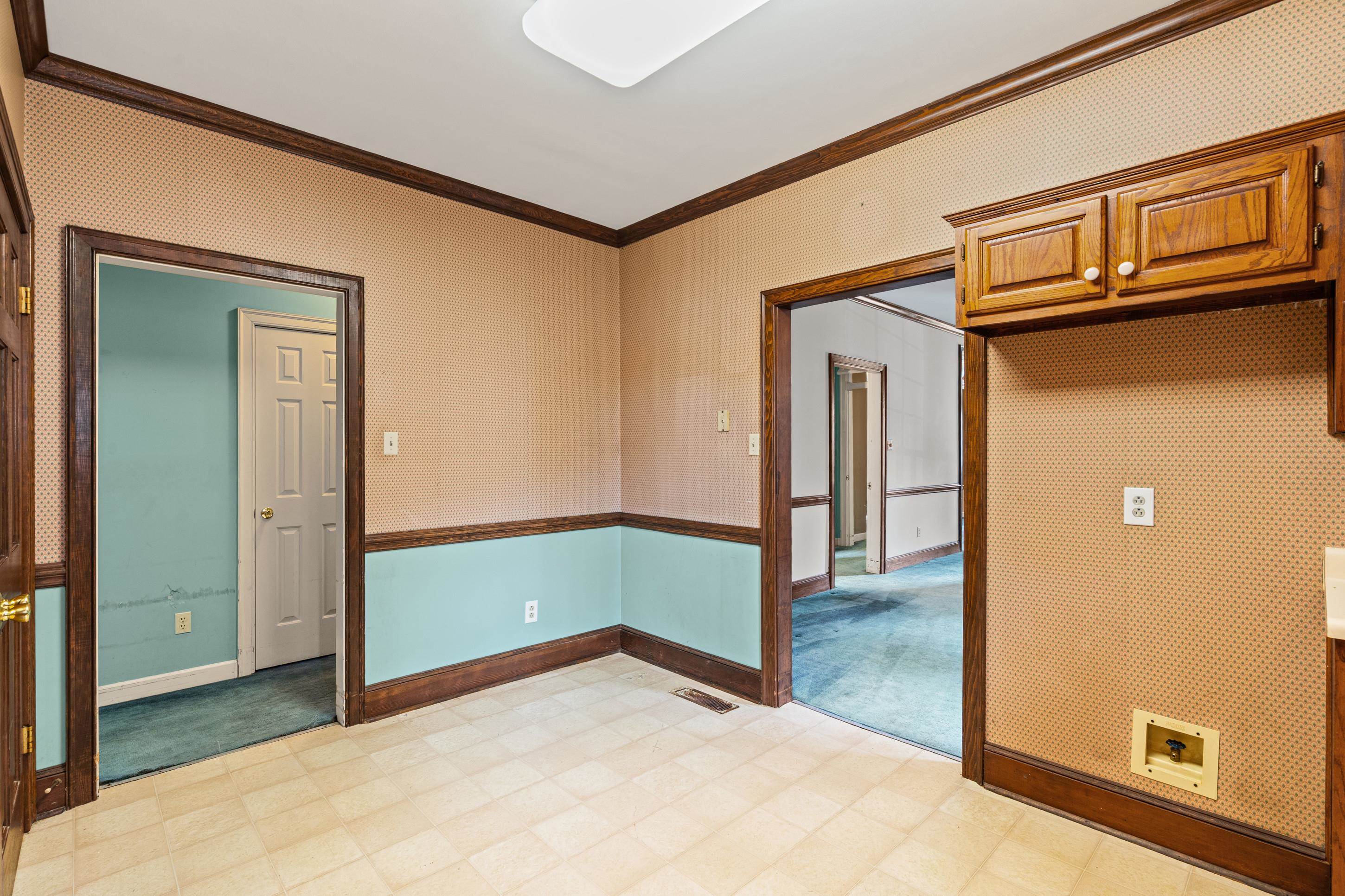 563 Summitt St Property Photo 10