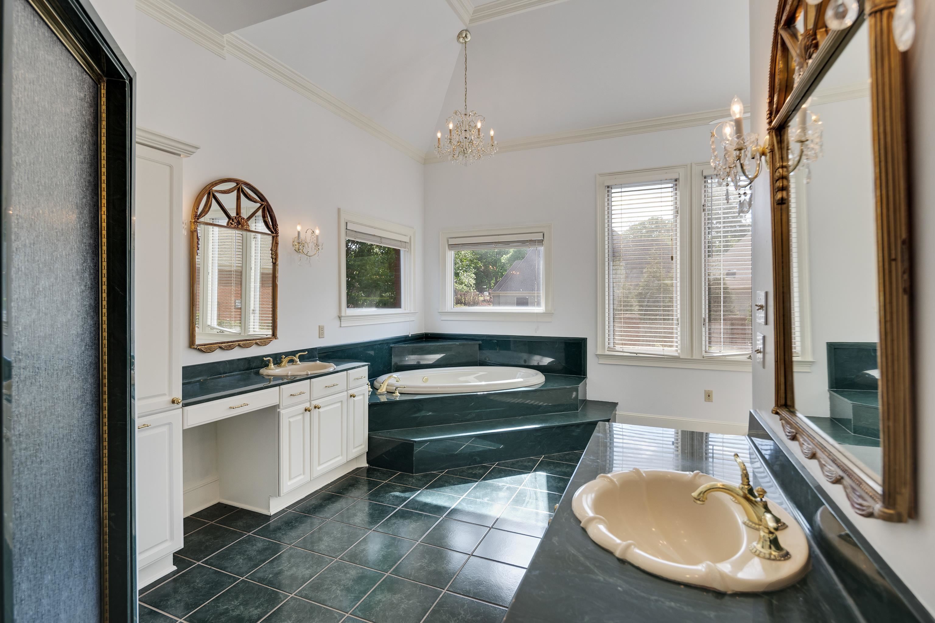 3487 Classic Dr Property Photo 16