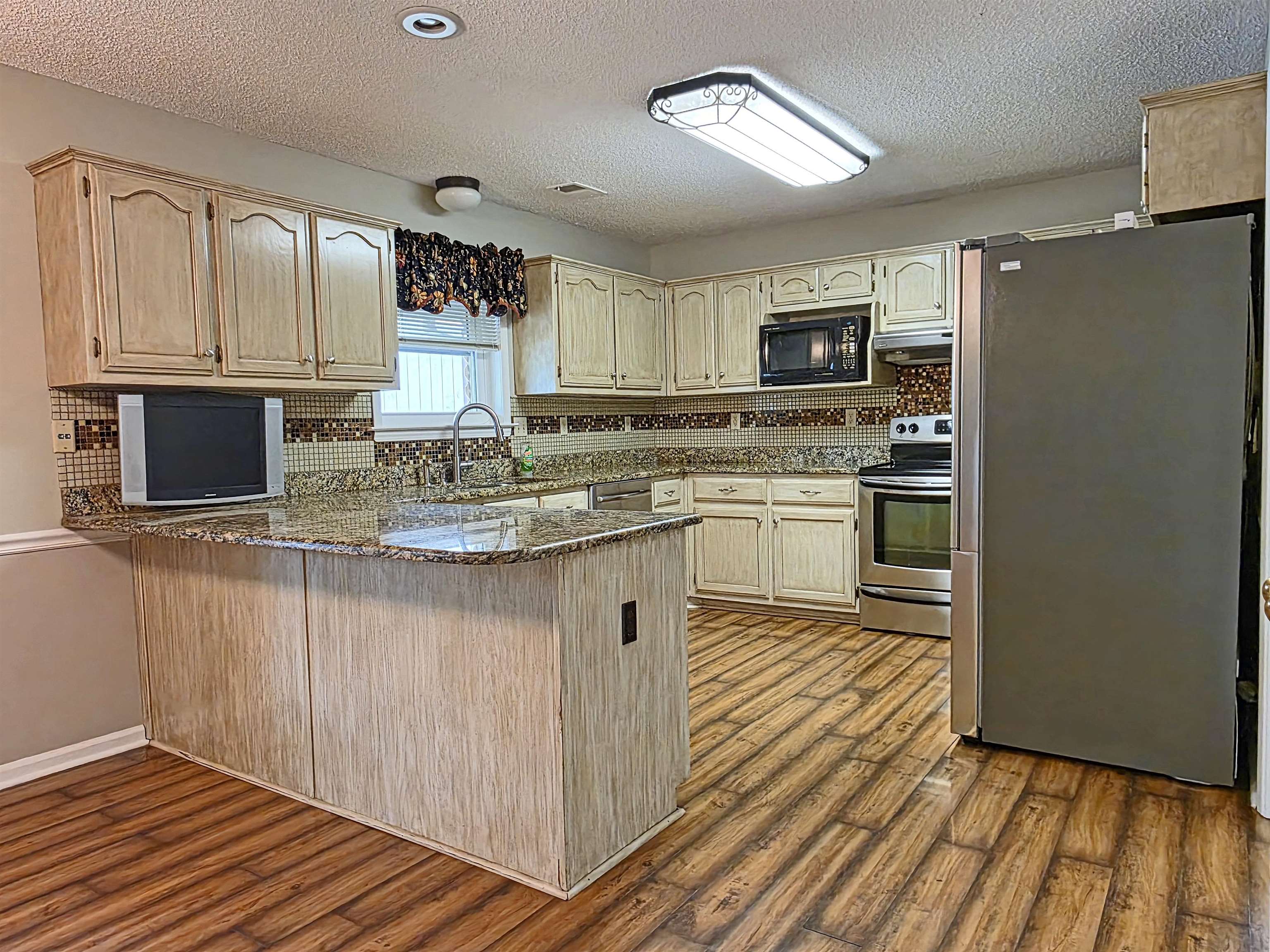 351 Wolf Lair Cv Property Photo 3