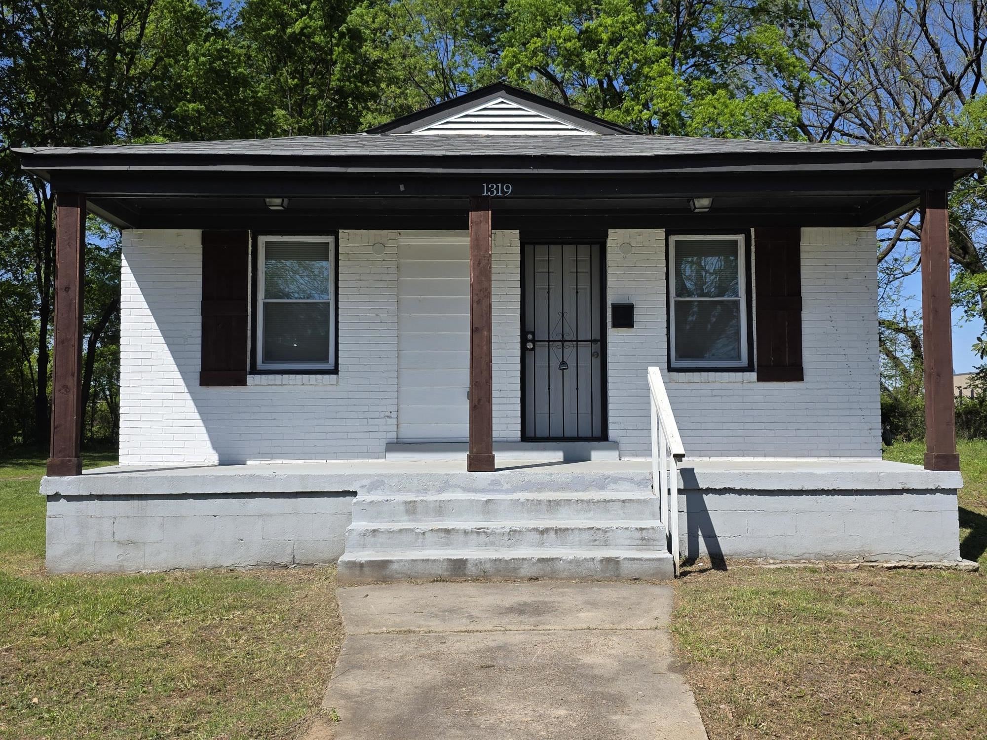 1319 Nicholas St Property Photo 1
