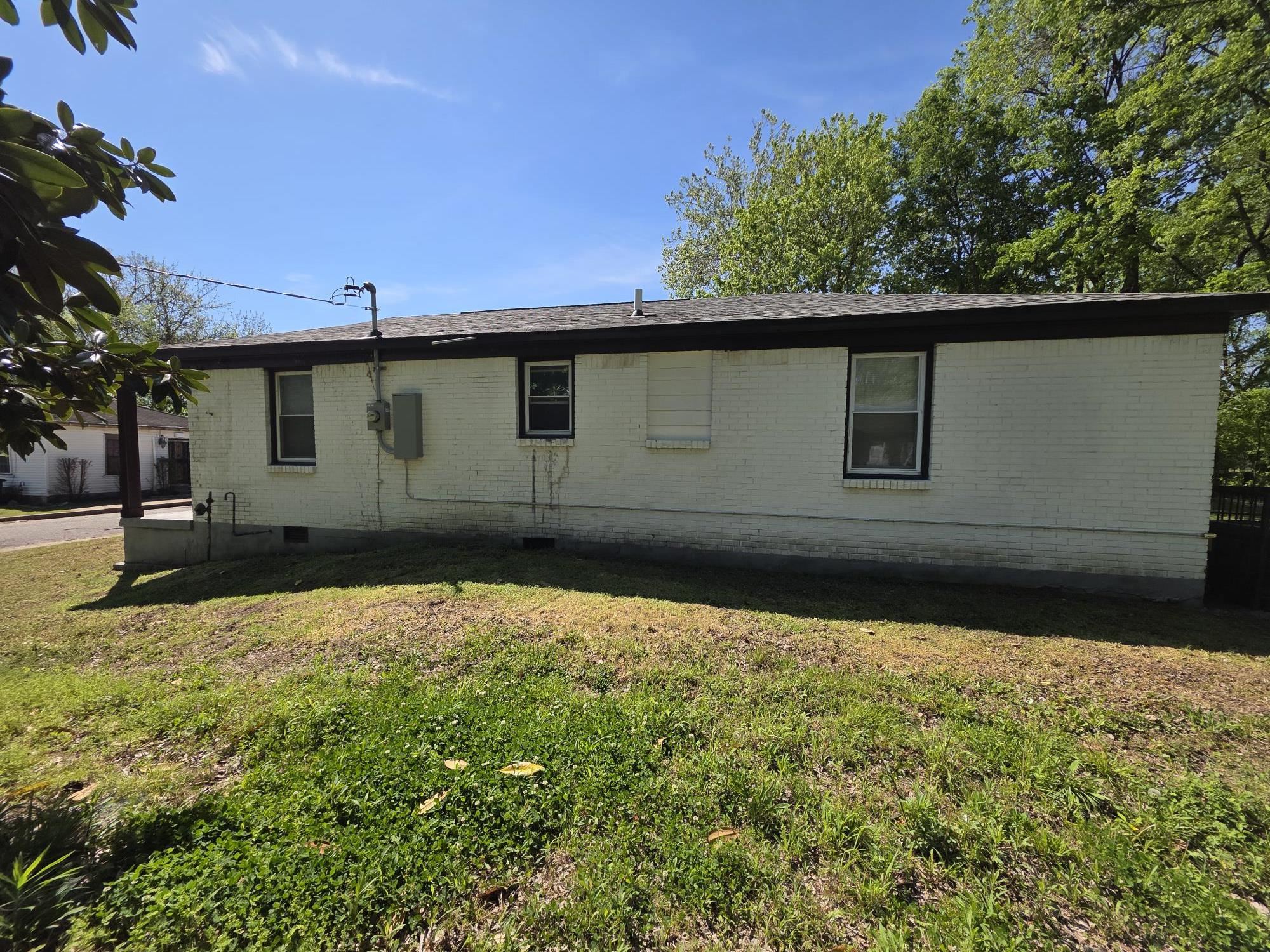 1319 Nicholas St Property Photo 2