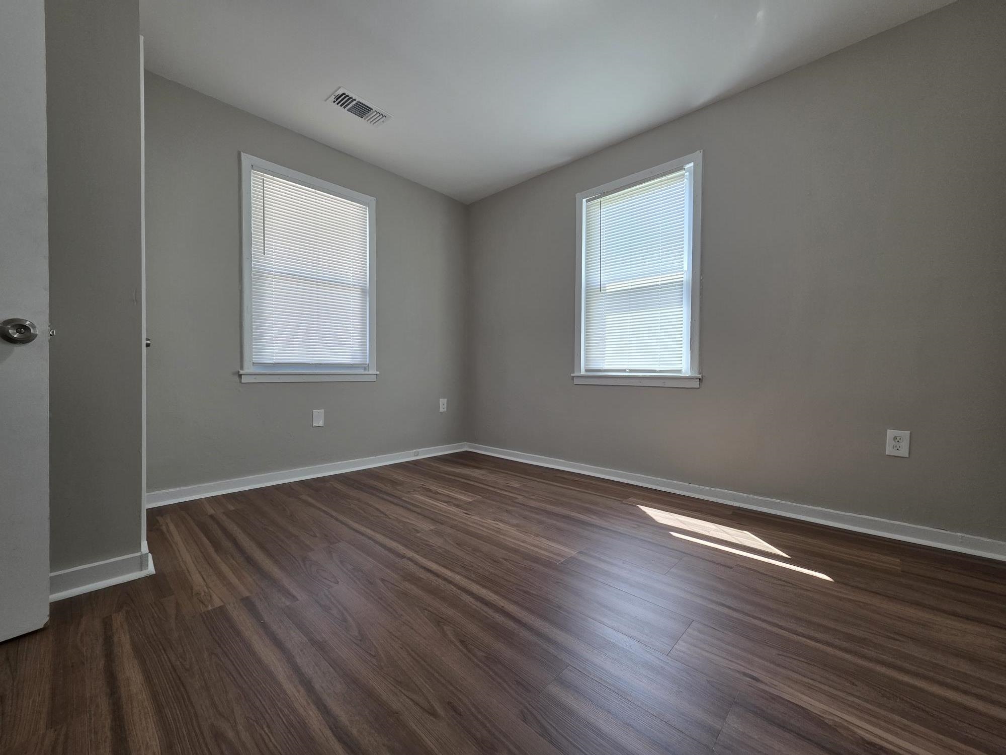 1319 Nicholas St Property Photo 5