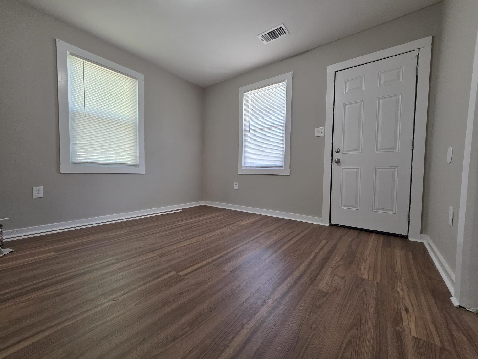 1319 Nicholas St Property Photo 6