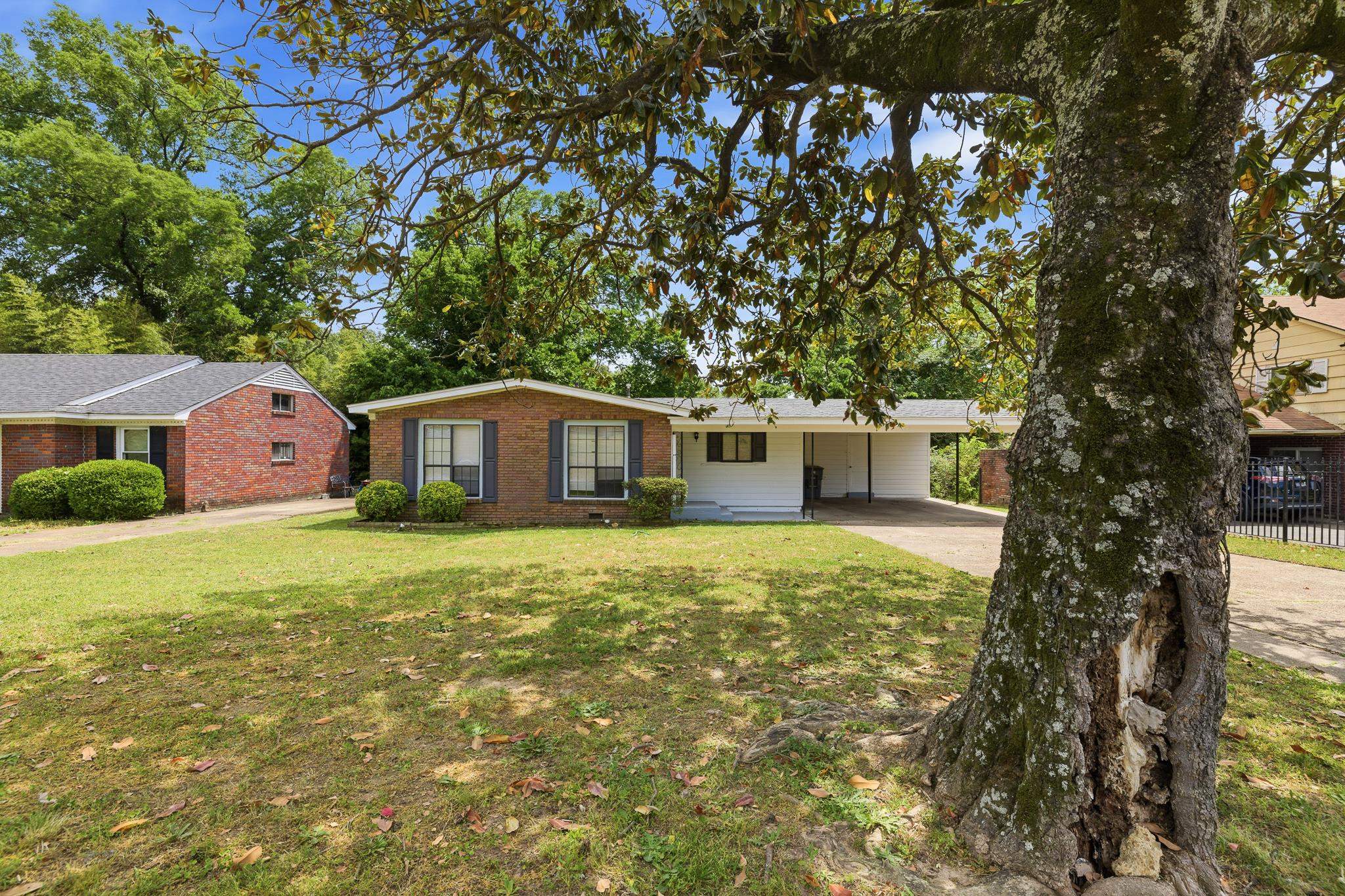 727 CRESCENT RD Property Photo 1