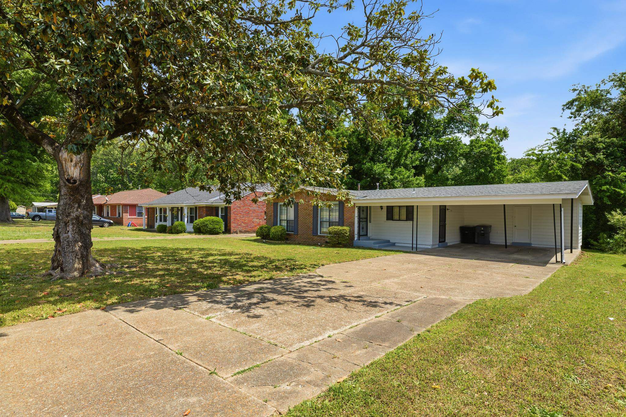 727 Crescent Rd Property Photo 2