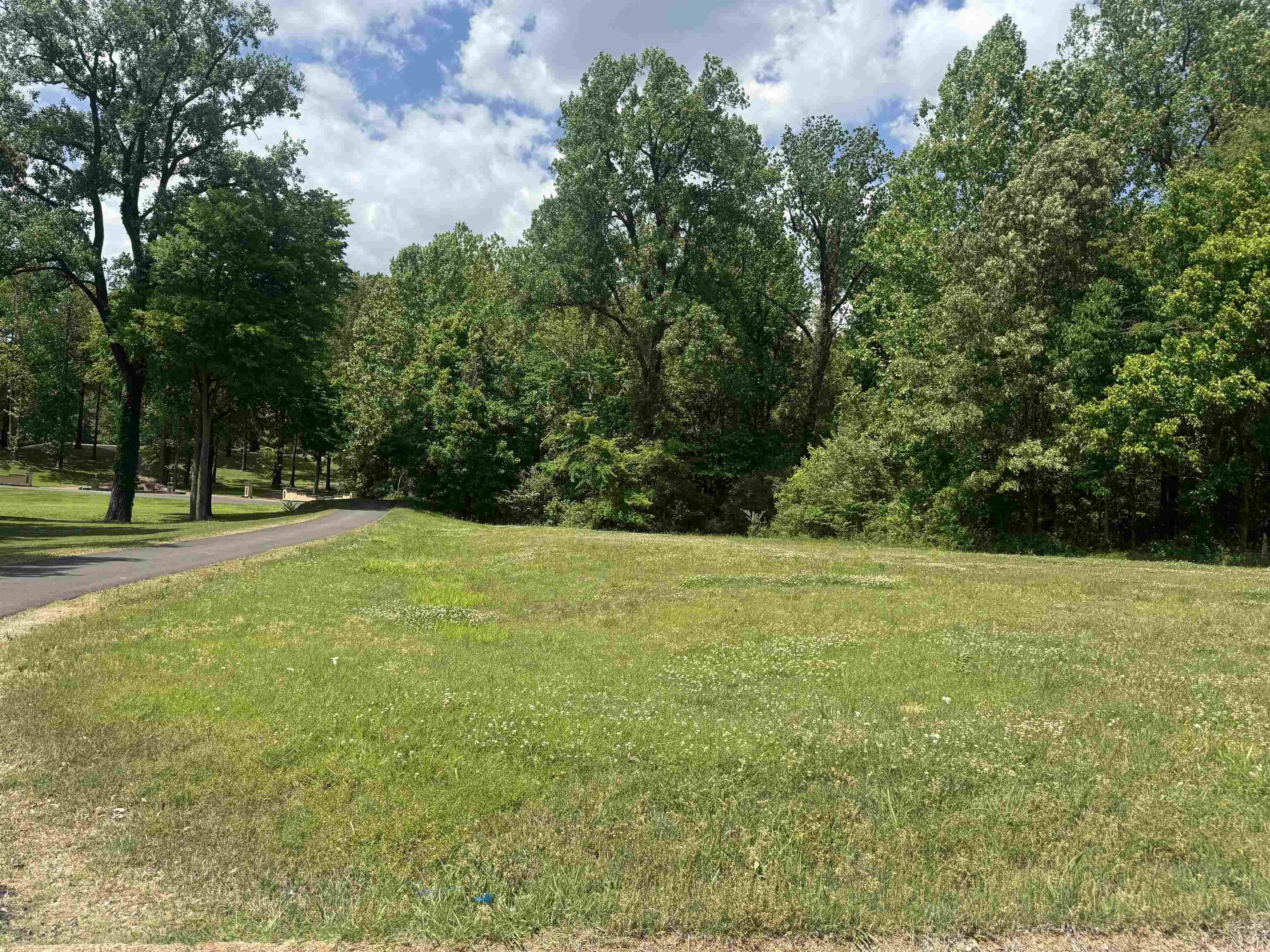 360 Nicolet Dr Property Photo 9