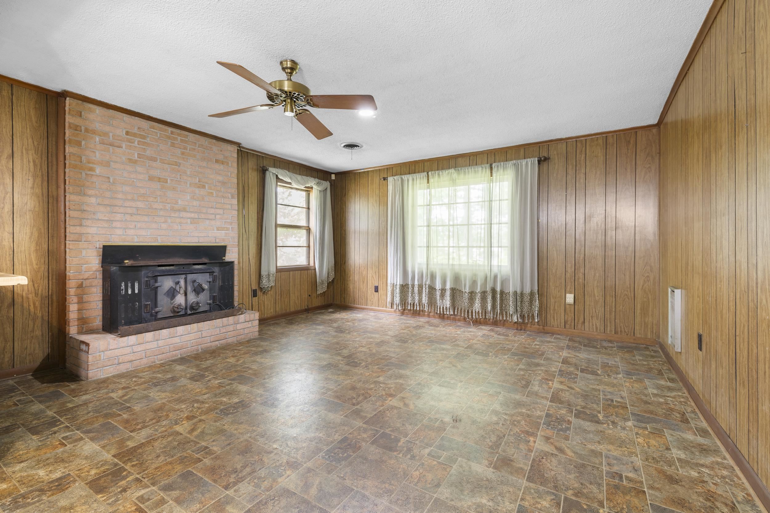 1170 Mcfadden Dr Property Photo 5