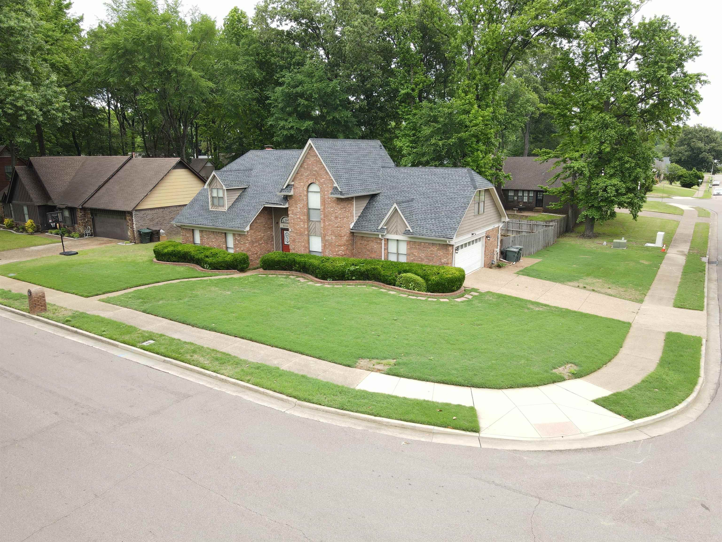 3422 Countryhill Dr Property Photo 2