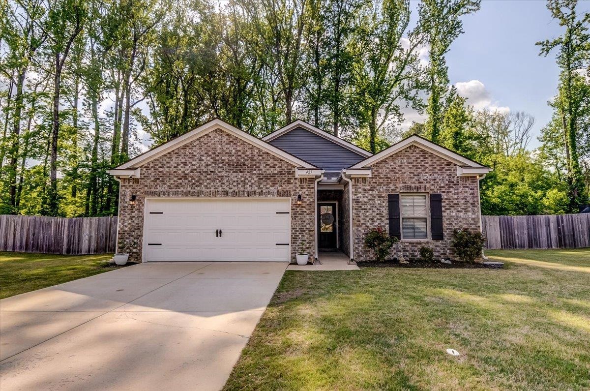 425 Colonial Heights Dr Property Photo 1