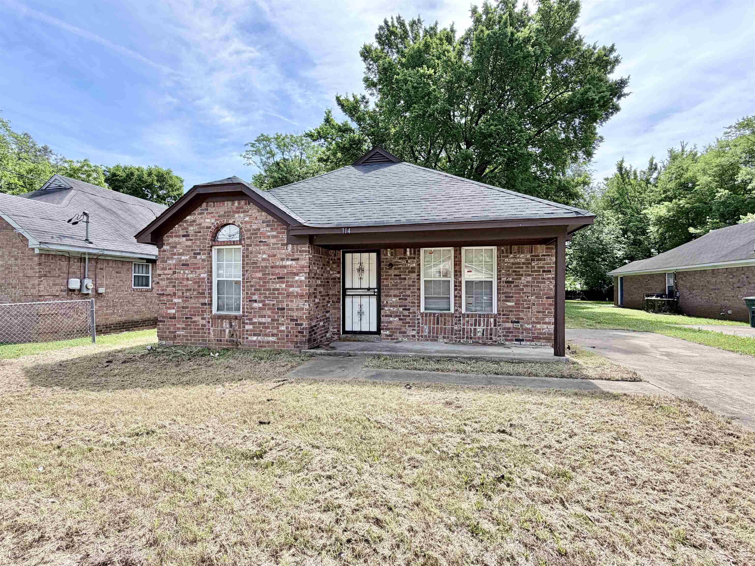 714 Pearce St Property Photo 3