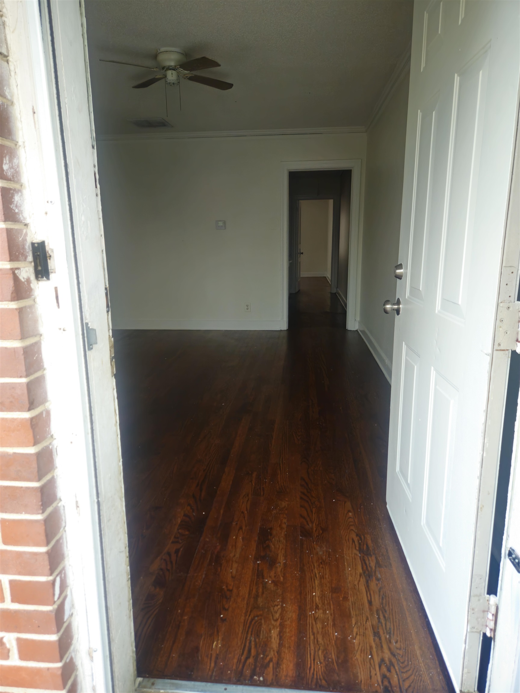 1096 Gordon St Property Photo 5