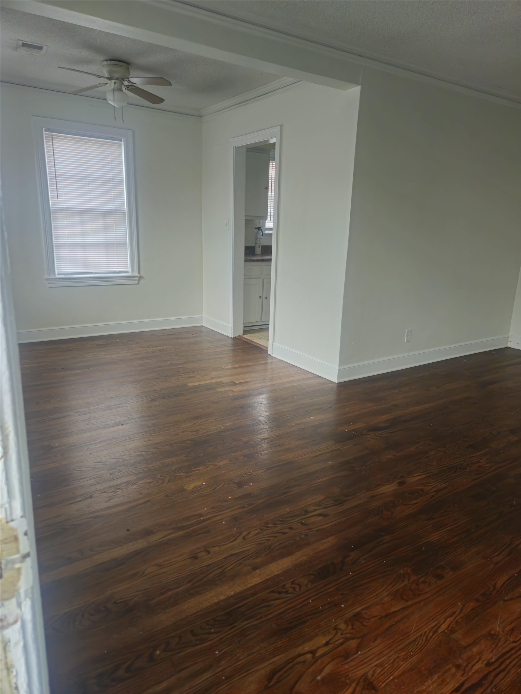 1096 Gordon St Property Photo 7