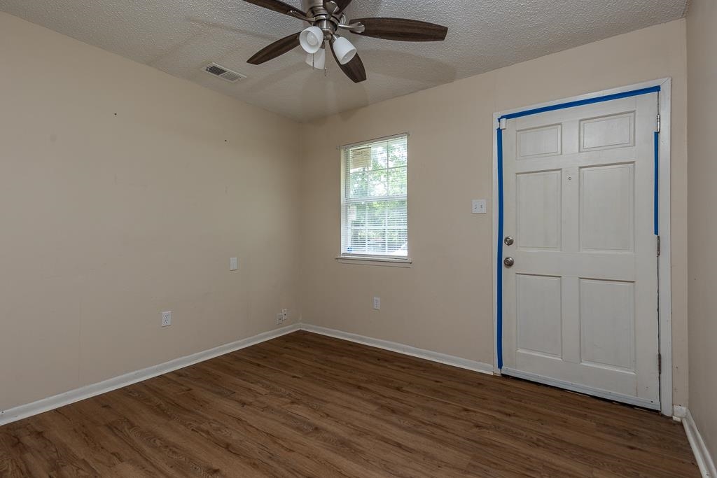 1871 Gooch Rd Property Photo 3