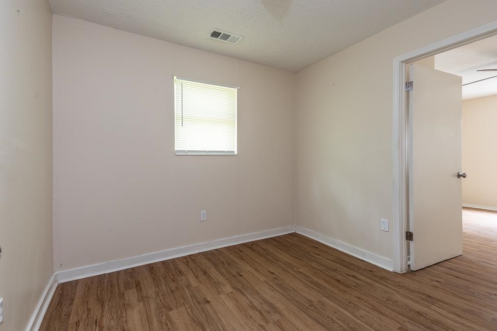 1871 Gooch Rd Property Photo 4