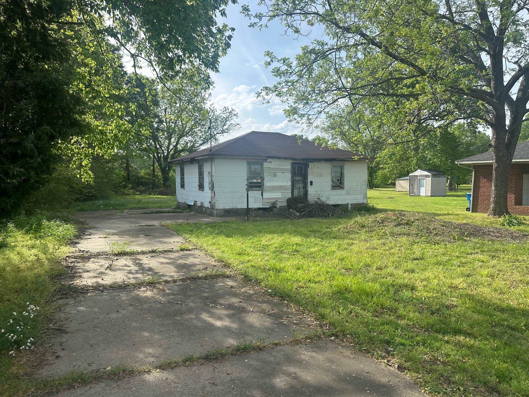 7647 SLEDGE DR Property Photo 1