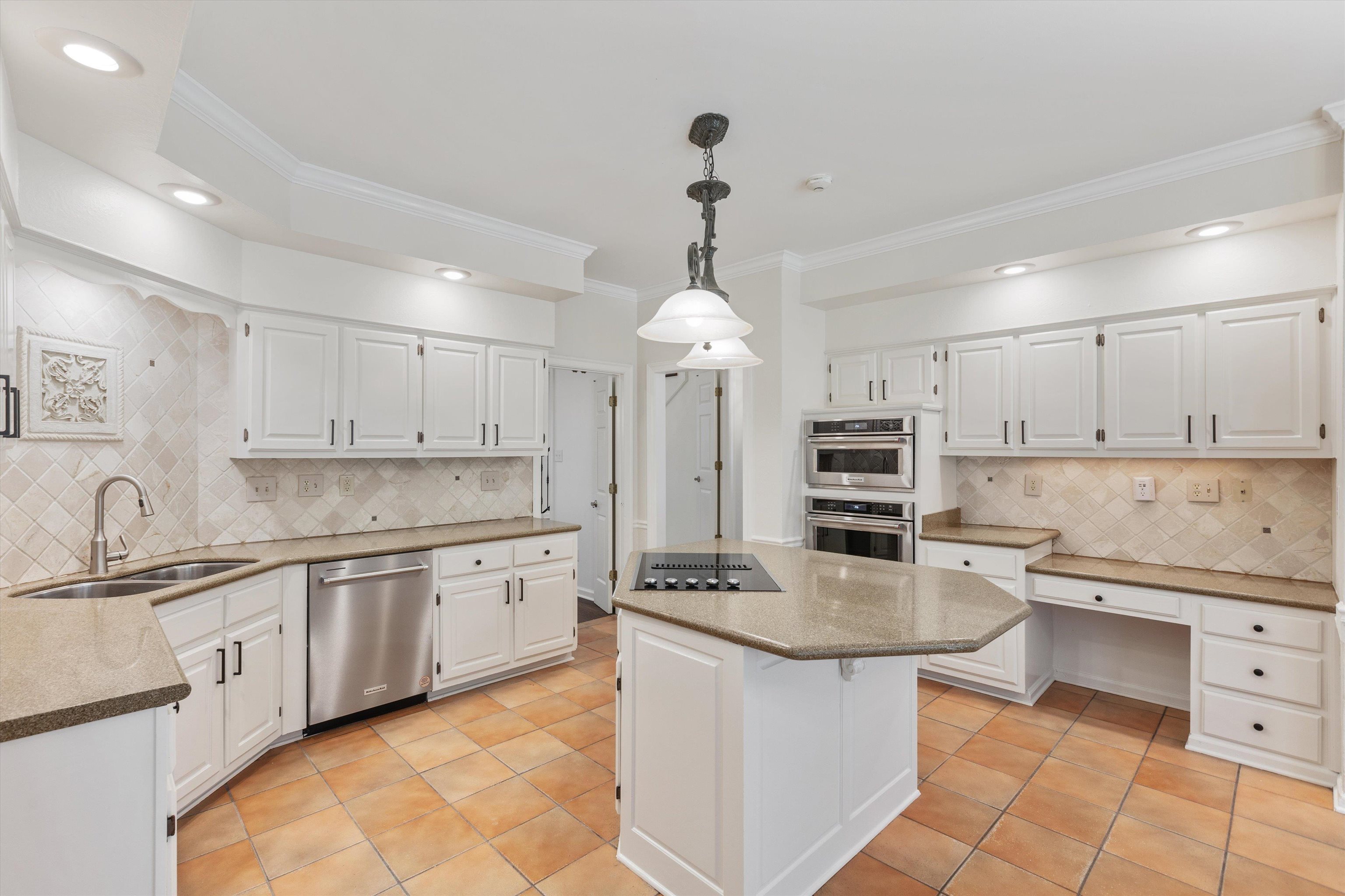 2088 Deerwoods Cv Property Photo 8