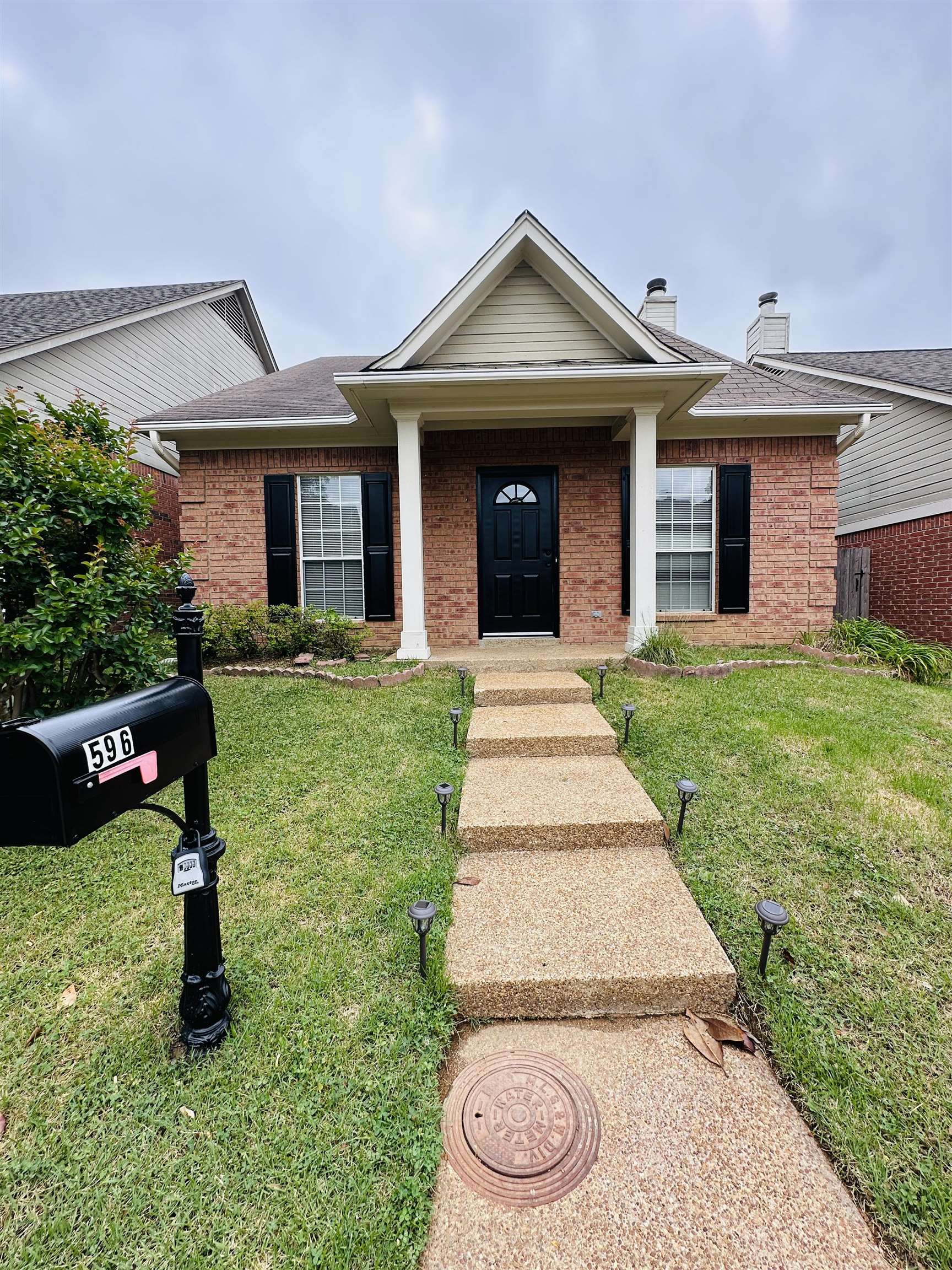 596 W ASHLEY GLEN CIR Property Photo 1