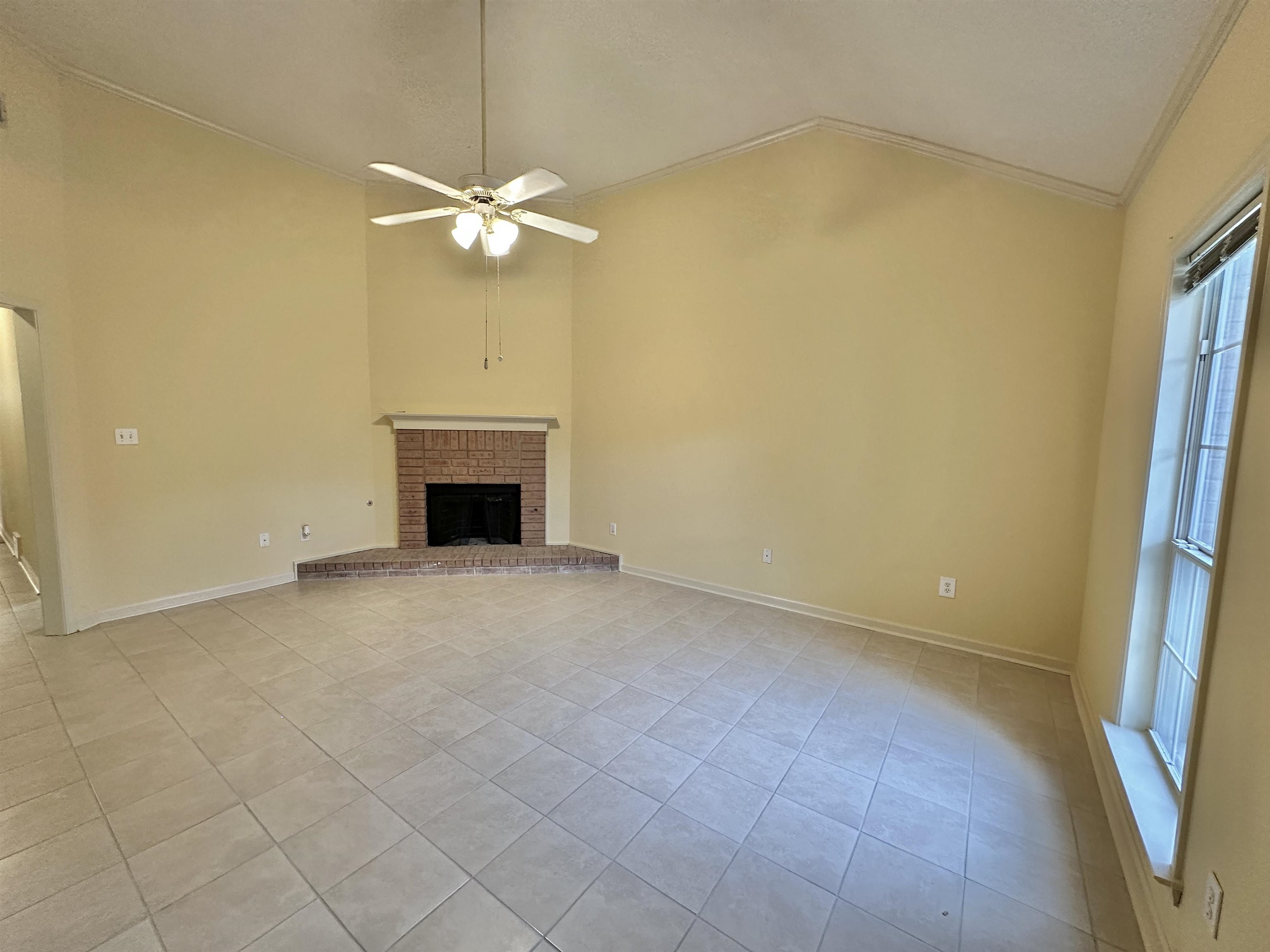596 W Ashley Glen Cir Property Photo 3