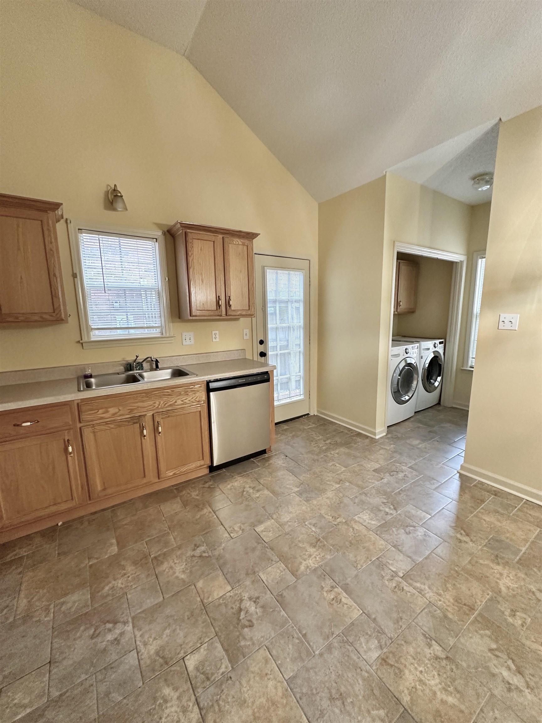 596 W Ashley Glen Cir Property Photo 10