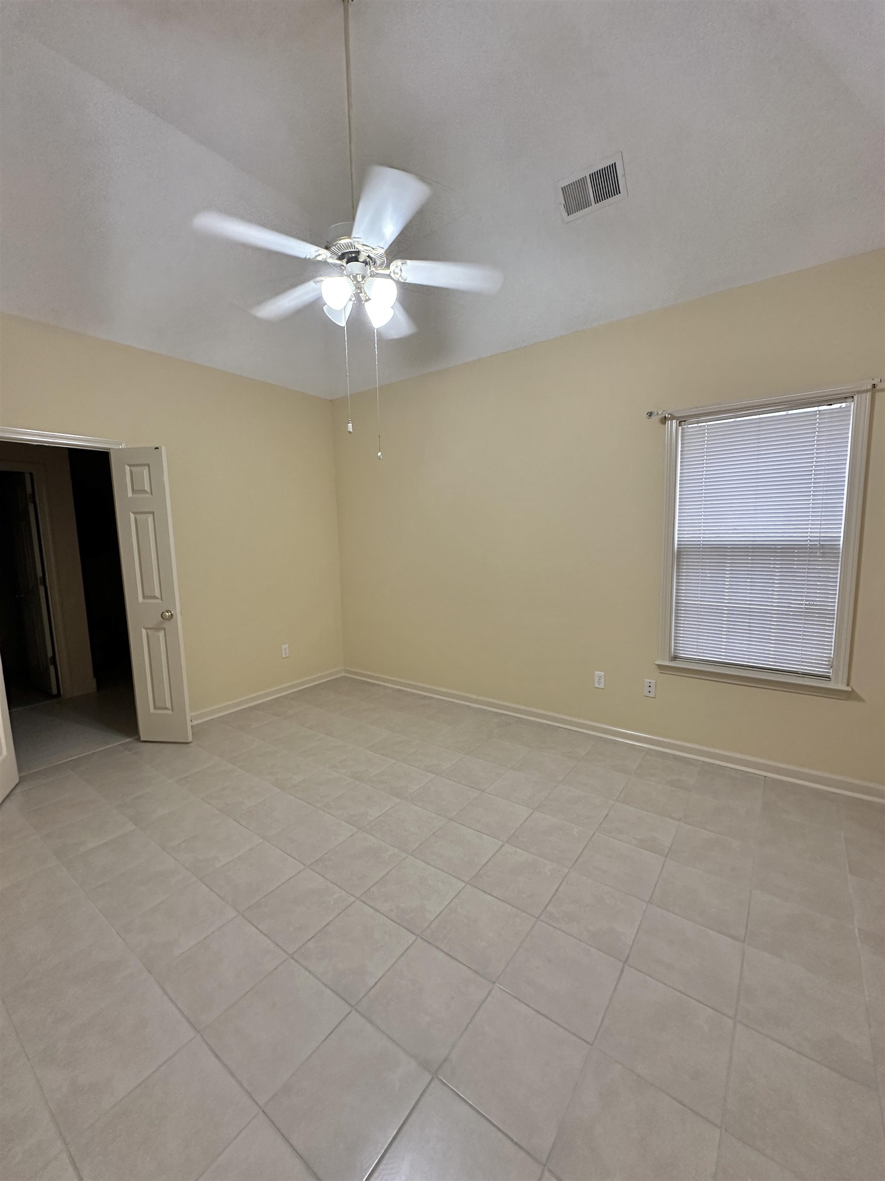 596 W Ashley Glen Cir Property Photo 12