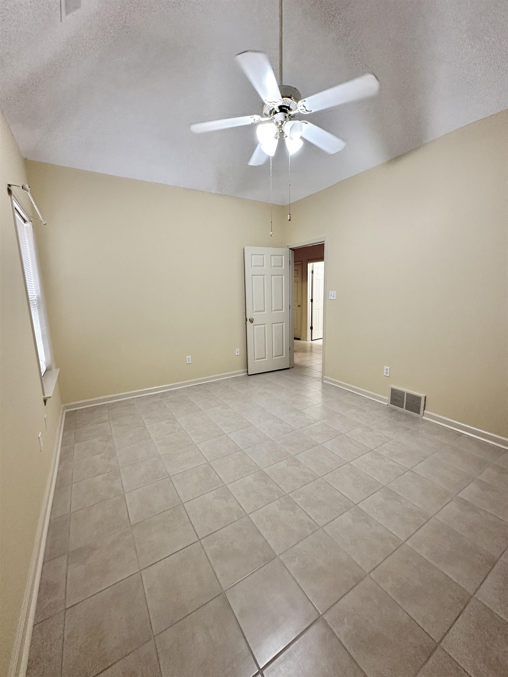 596 W Ashley Glen Cir Property Photo 13