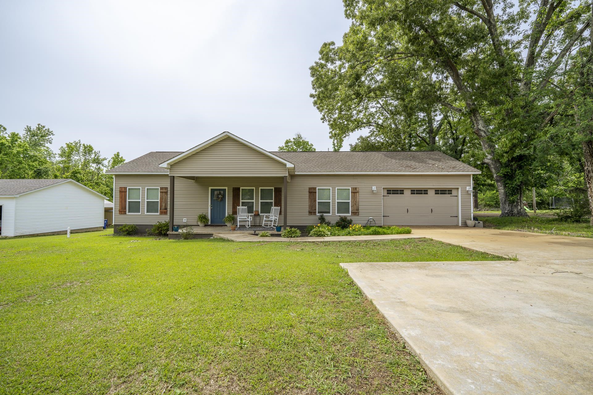525 Patterson Rd Property Photo 2
